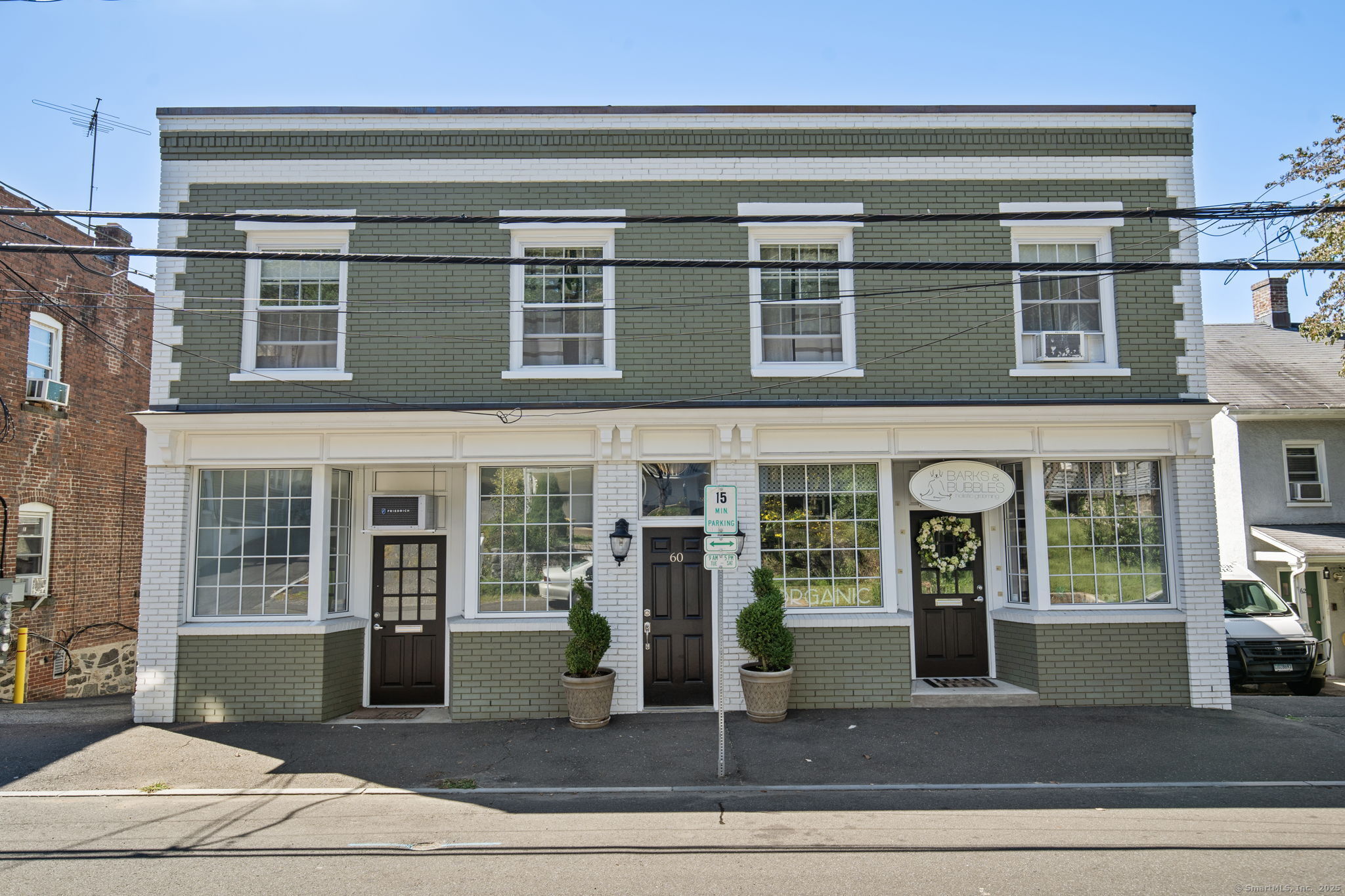 60 Pemberwick Road 2nd floor Right apartment