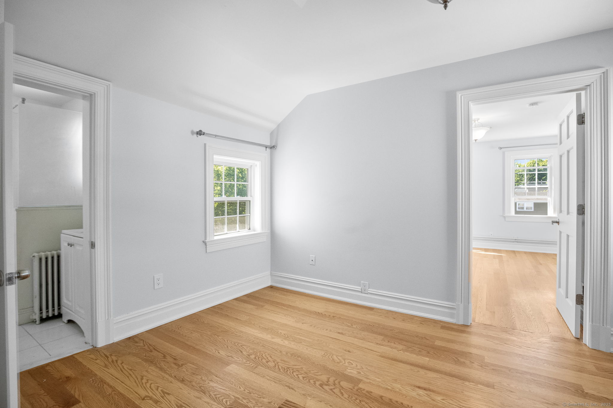60 Pemberwick Road 2nd floor Right apartment