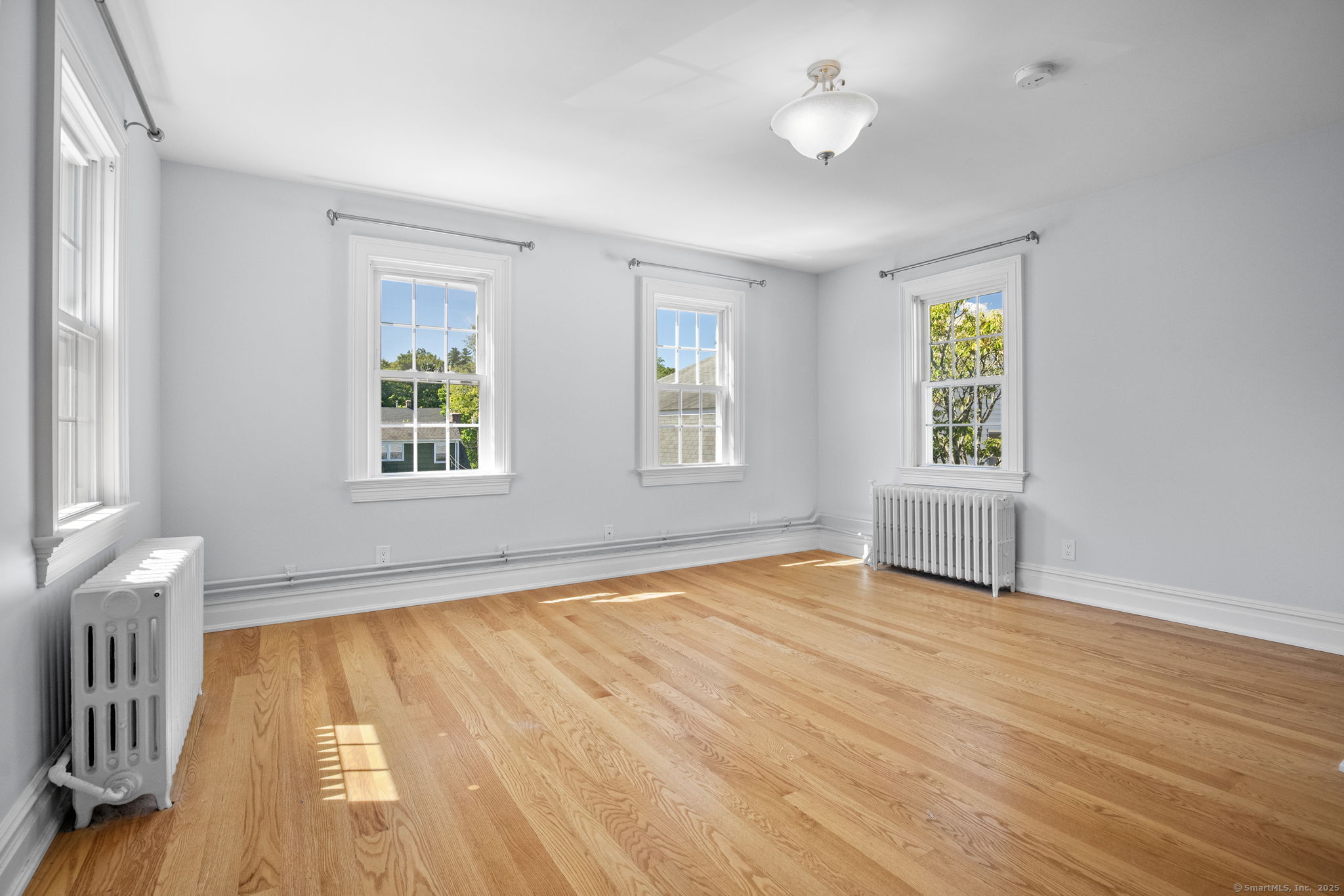 60 Pemberwick Road 2nd floor Right apartment