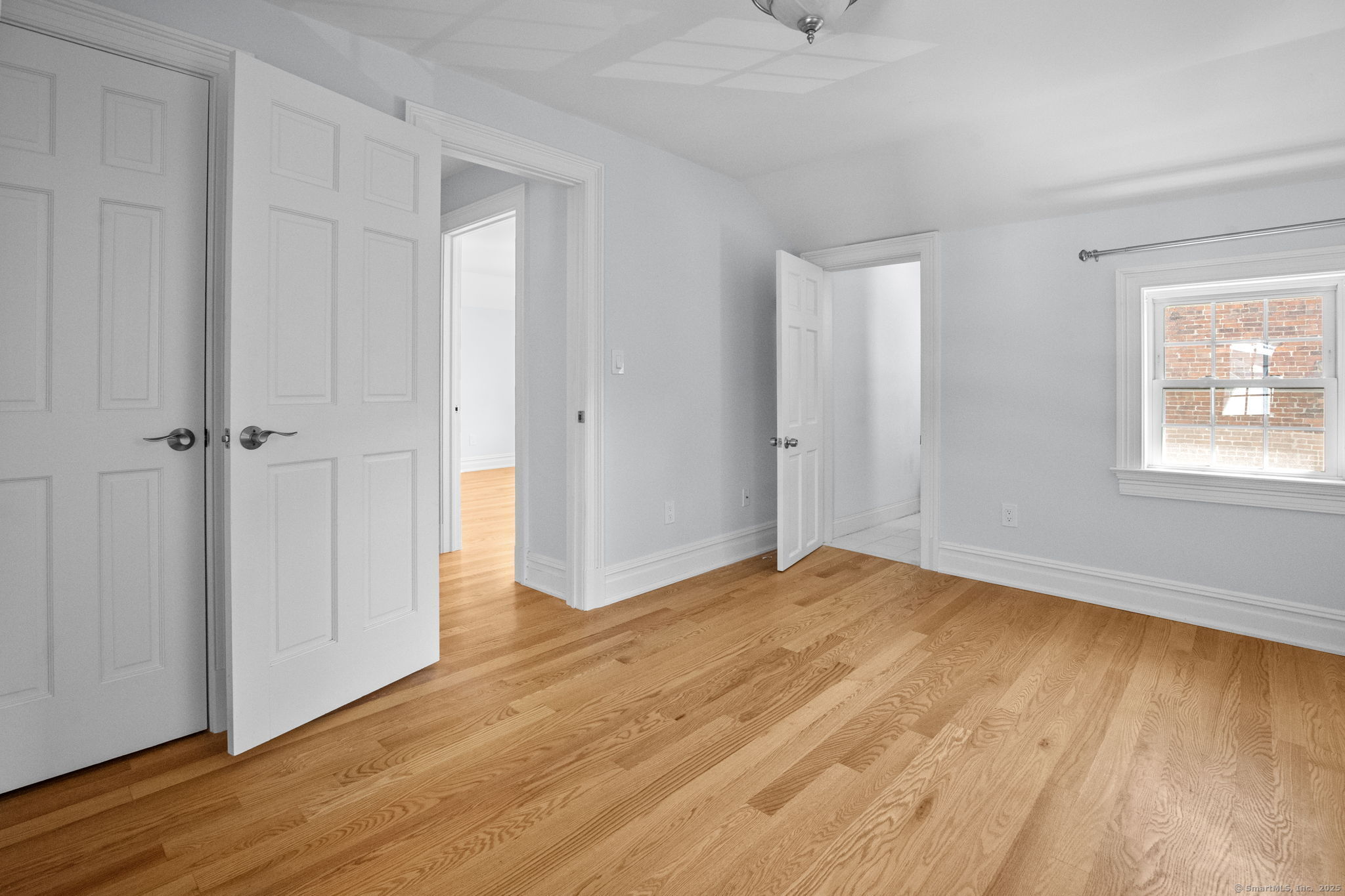 60 Pemberwick Road 2nd floor Right apartment
