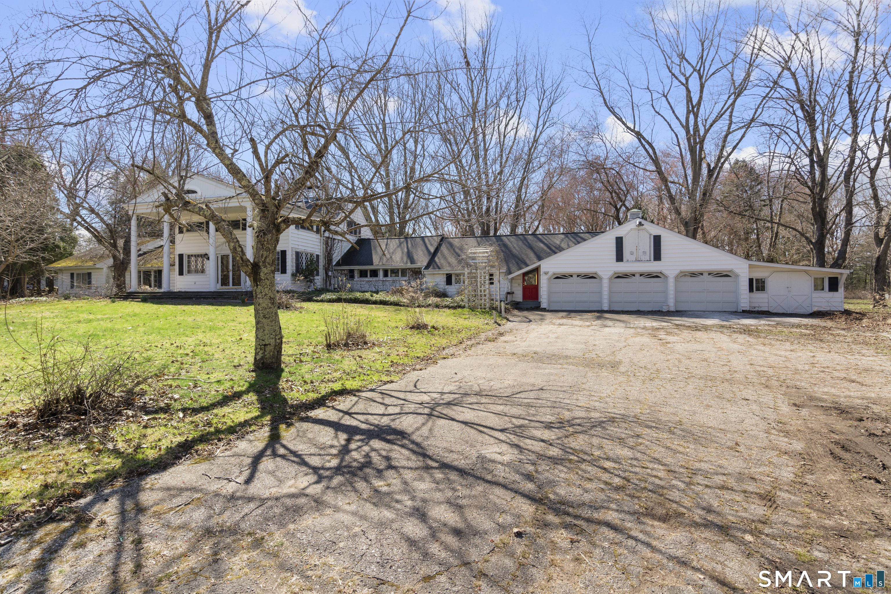 835 Monroe Turnpike