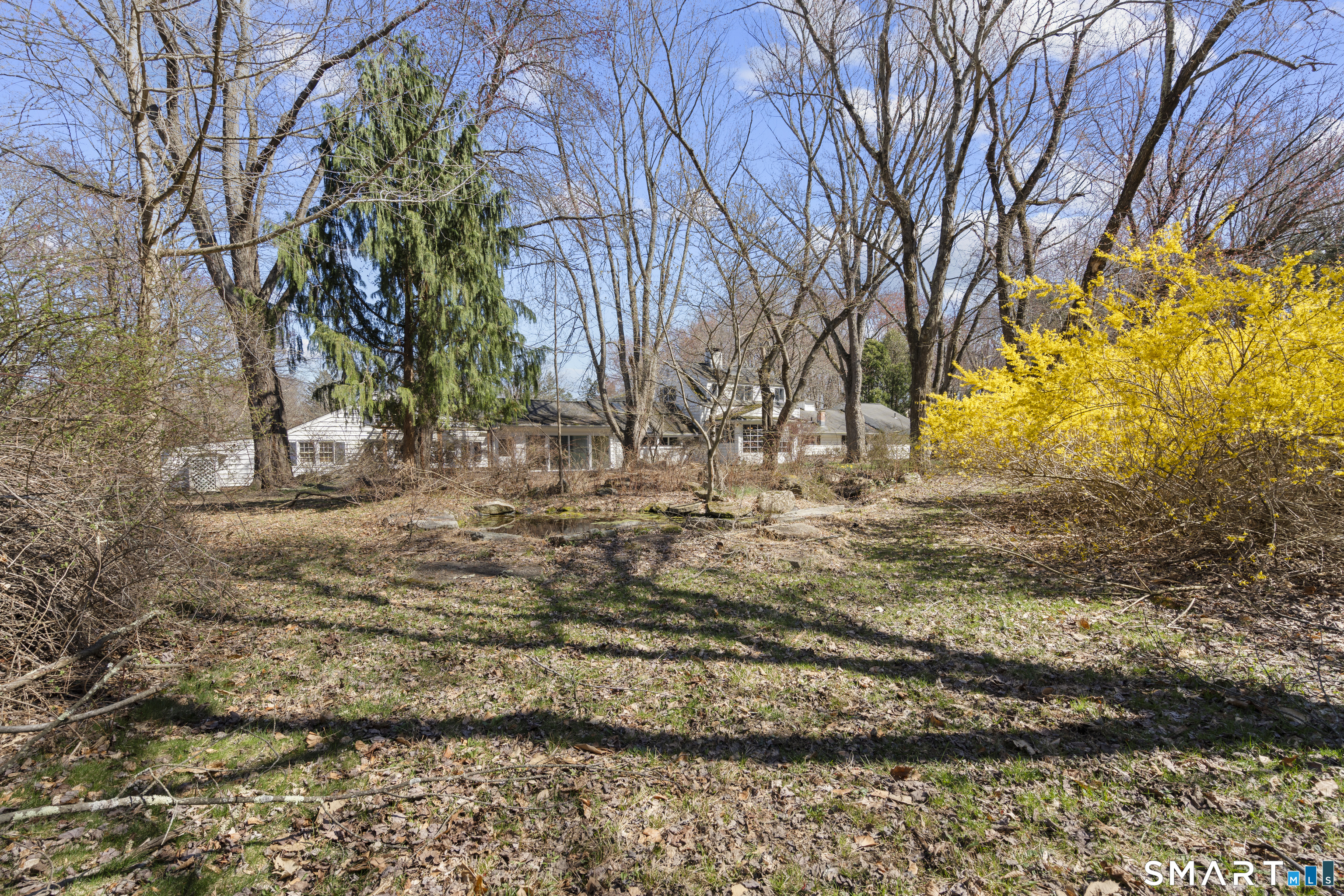 835 Monroe Turnpike