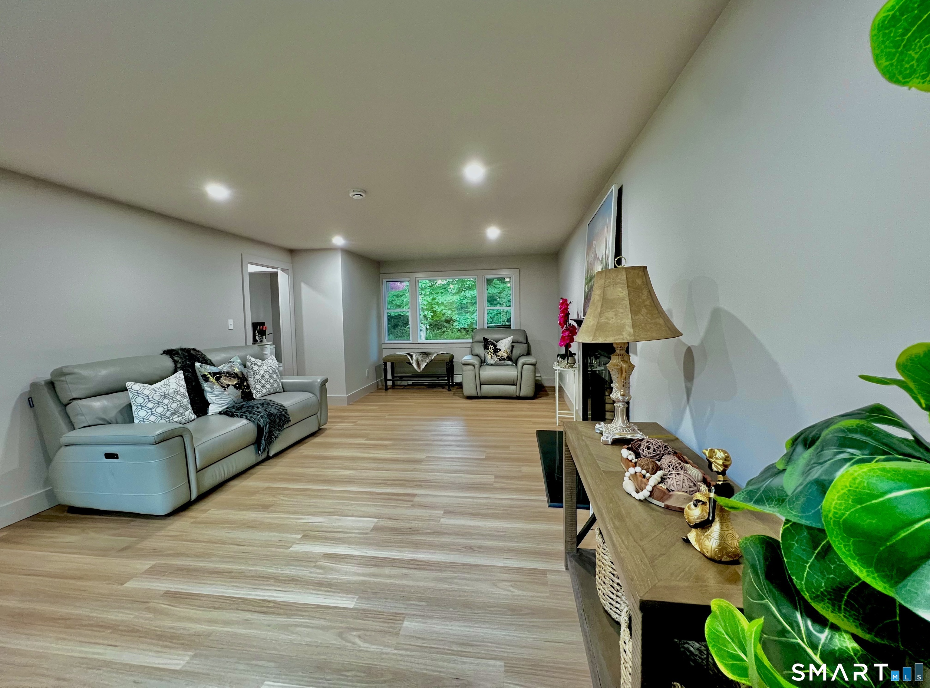 32 Forest Court North