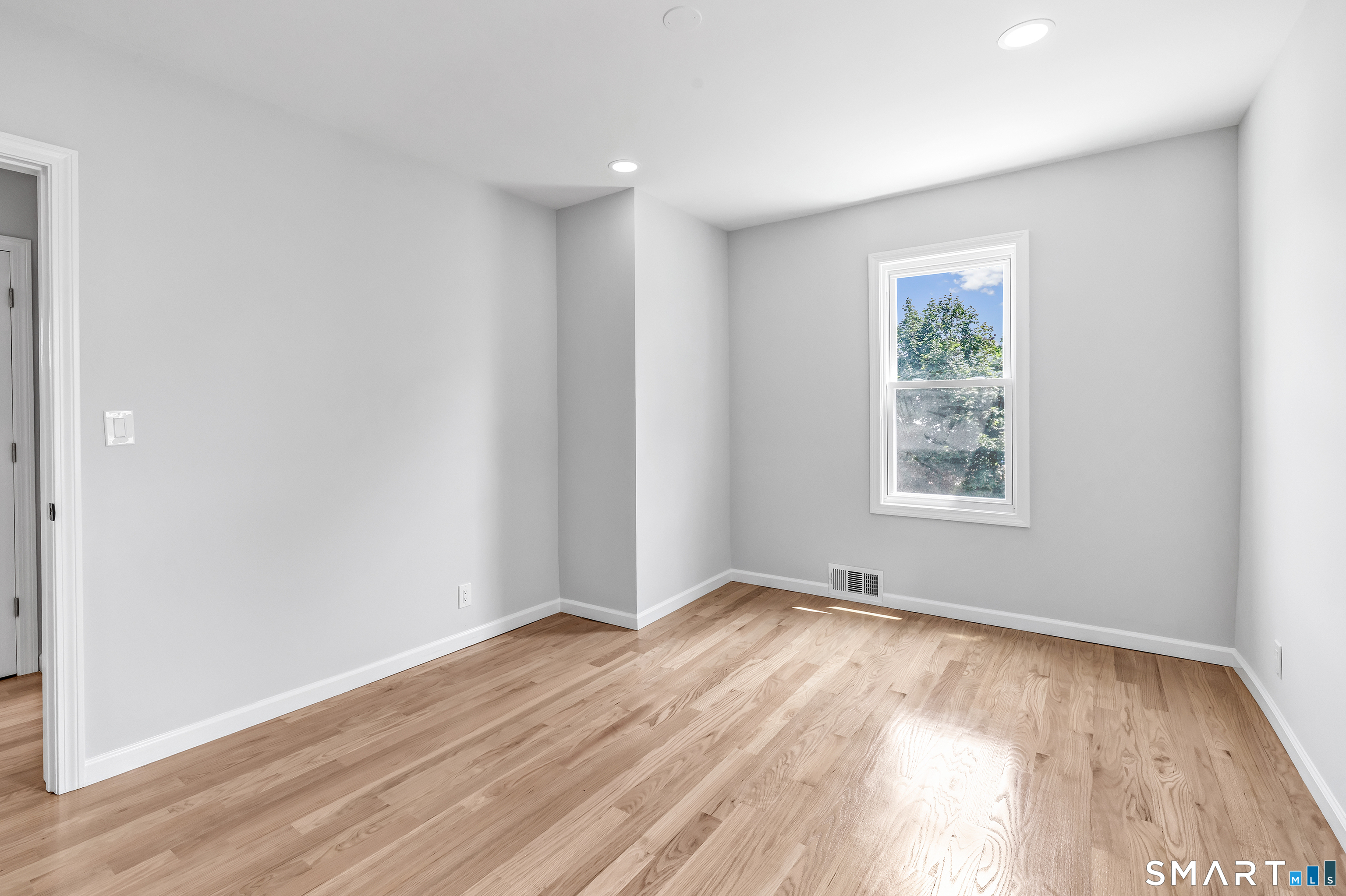41 Burritt Avenue