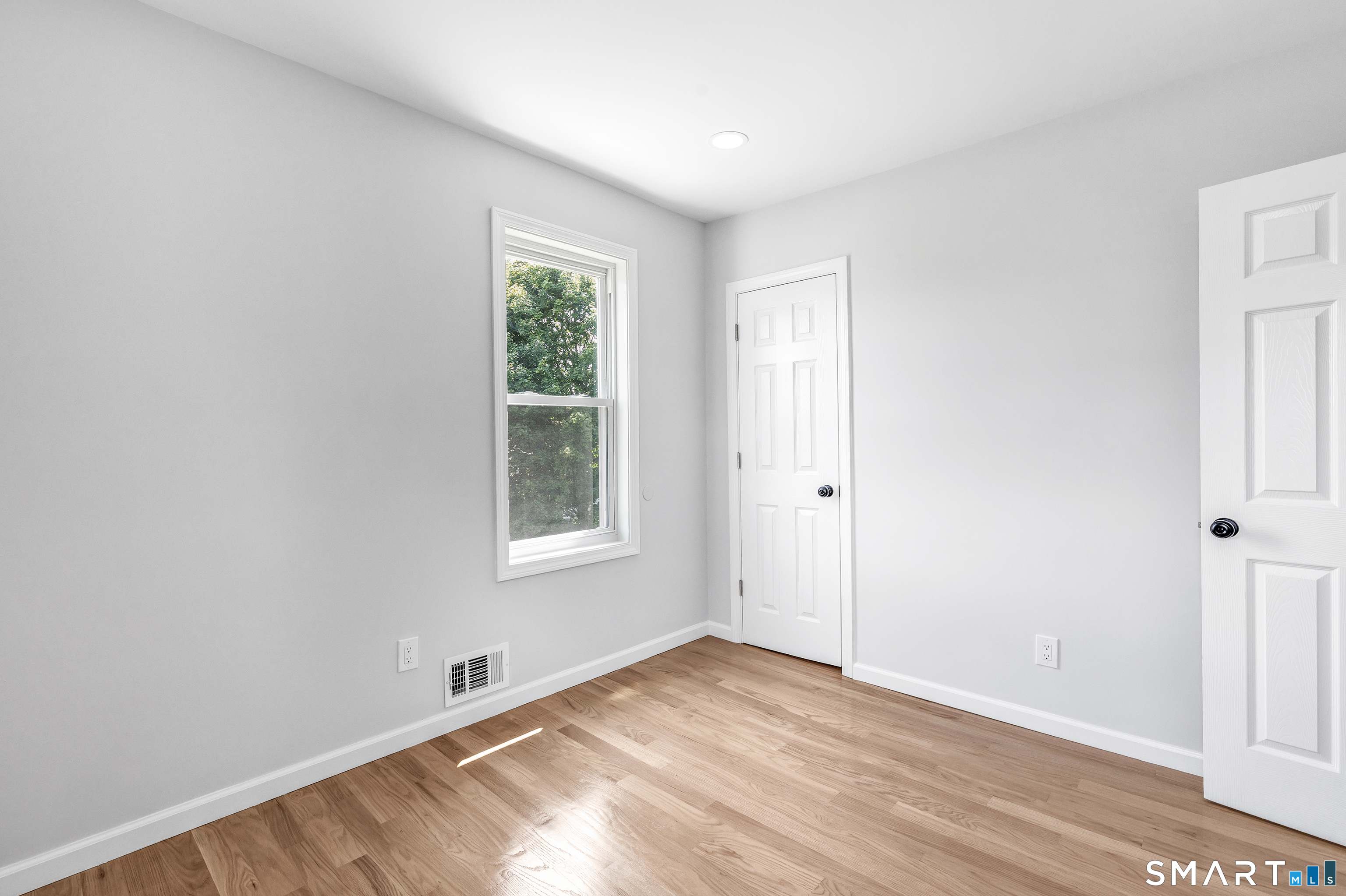 41 Burritt Avenue