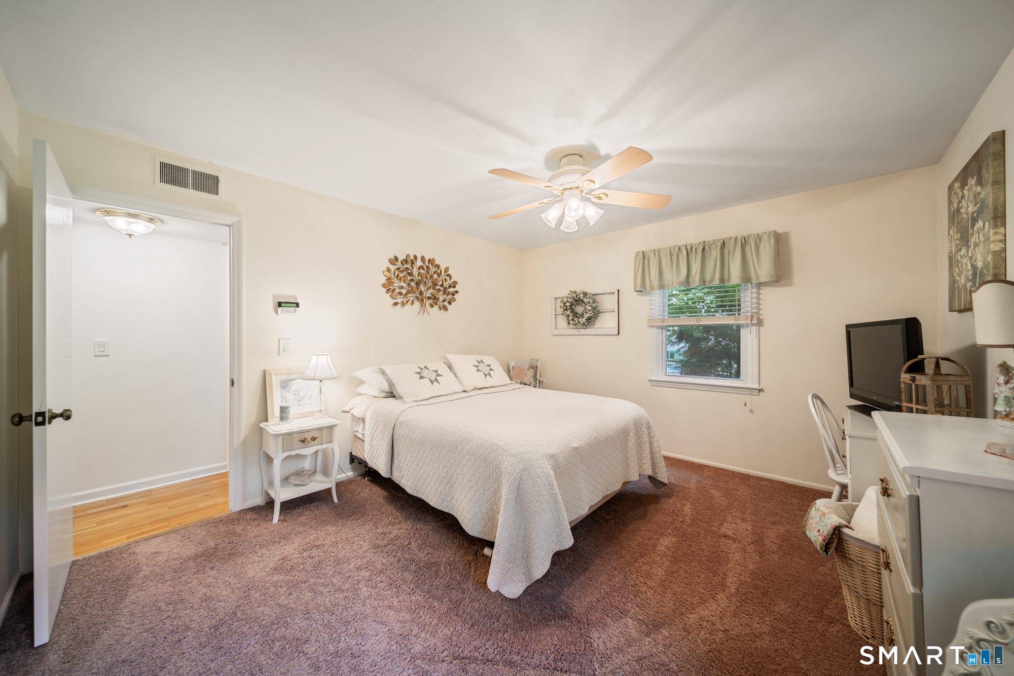 32 Hawley Road