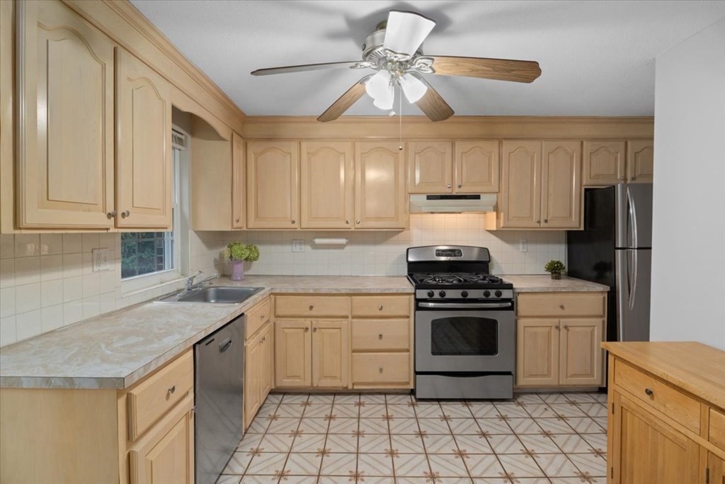22 Bayberry Cir # 22