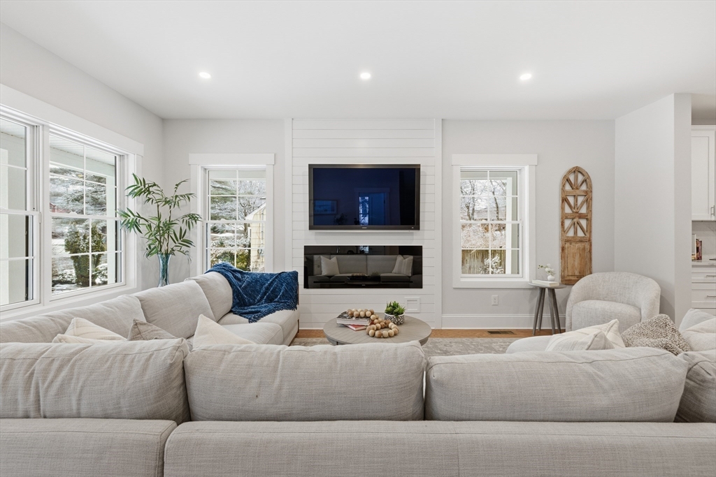 18 Evergreen Rd