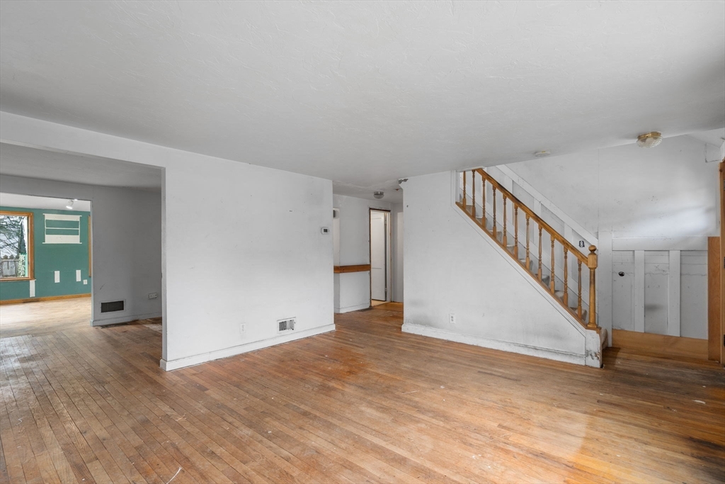 32 Longfellow Rd