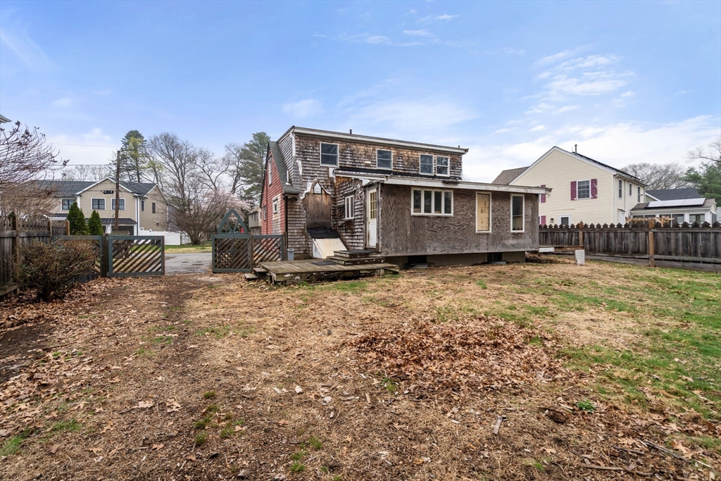 32 Longfellow Rd