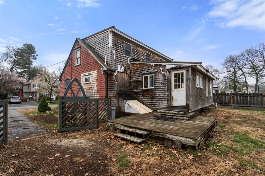 32 Longfellow Rd