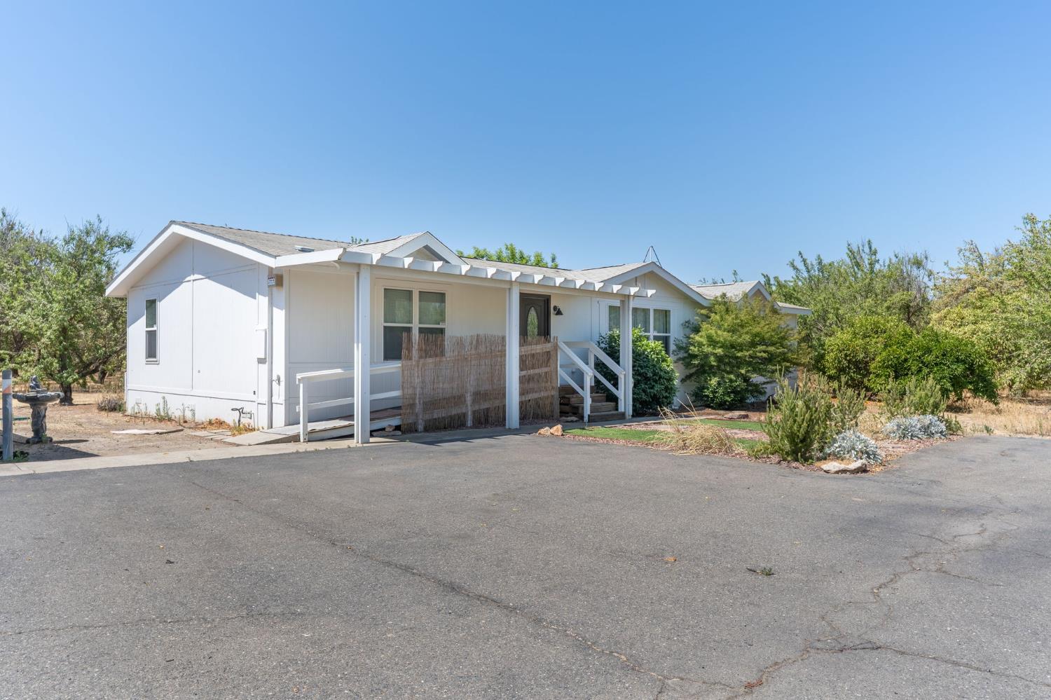 1112 LADD Road