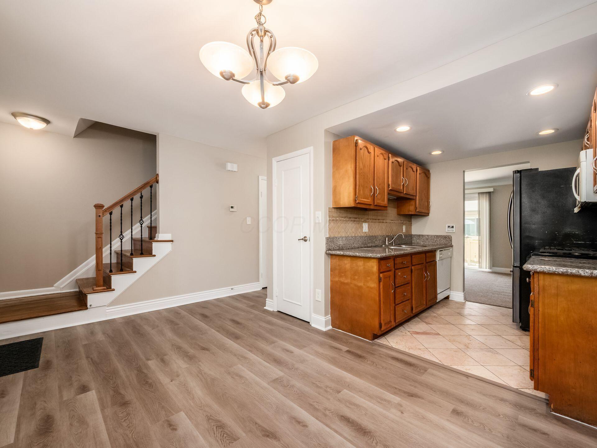 2557 Olde Hill Court S