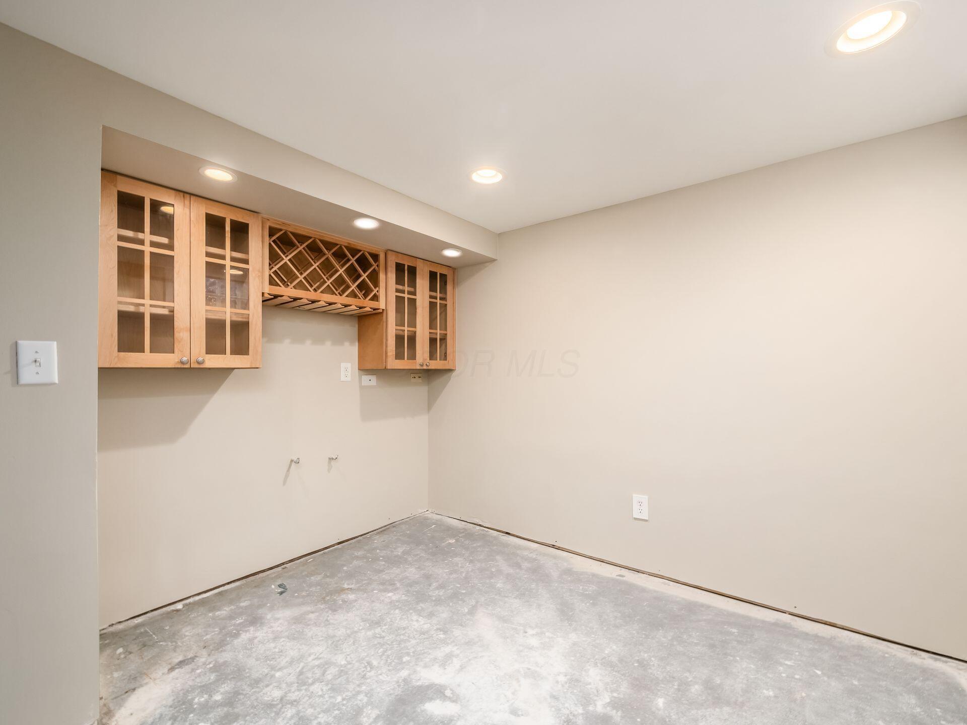 2557 Olde Hill Court S