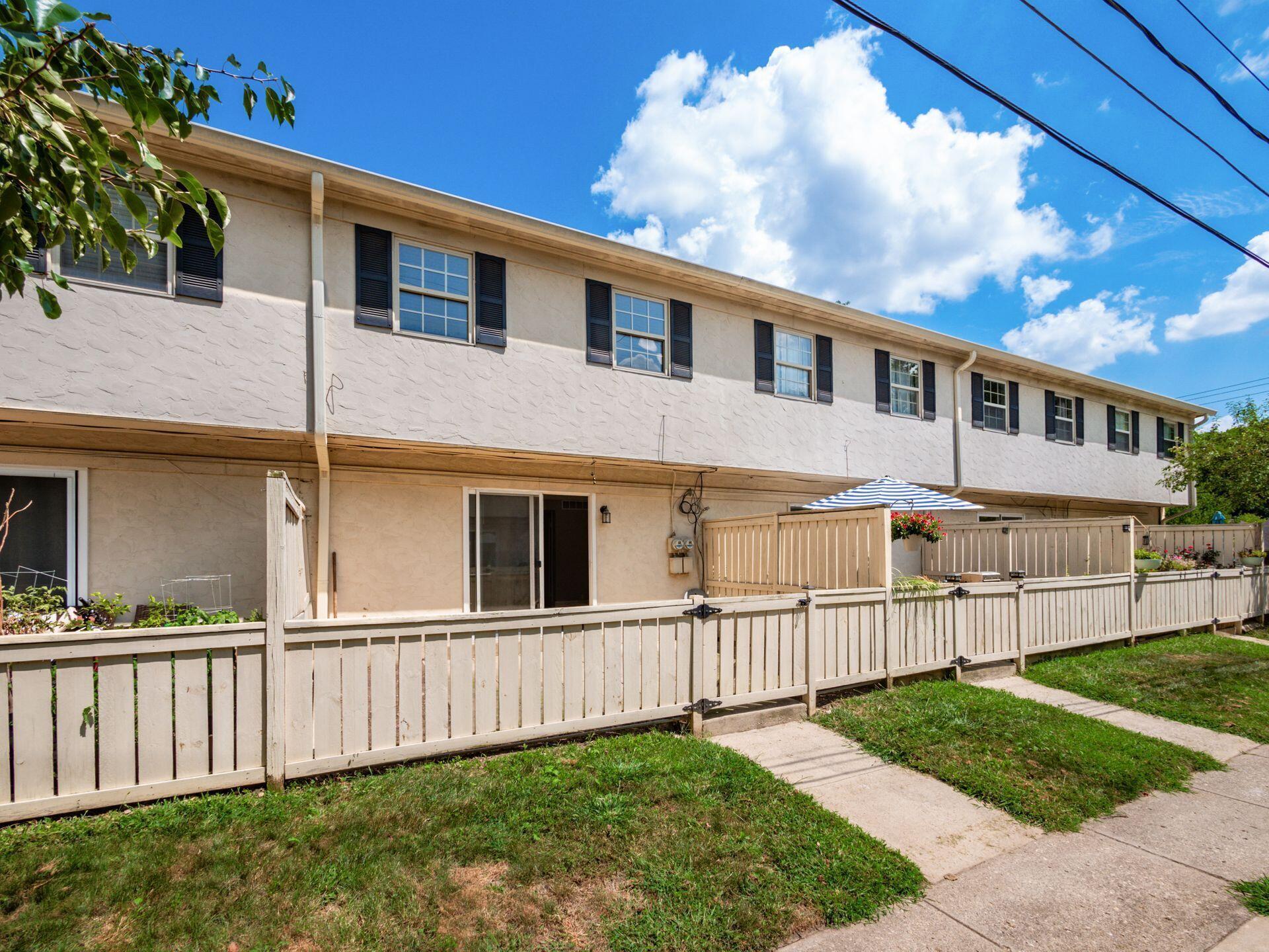 2557 Olde Hill Court S