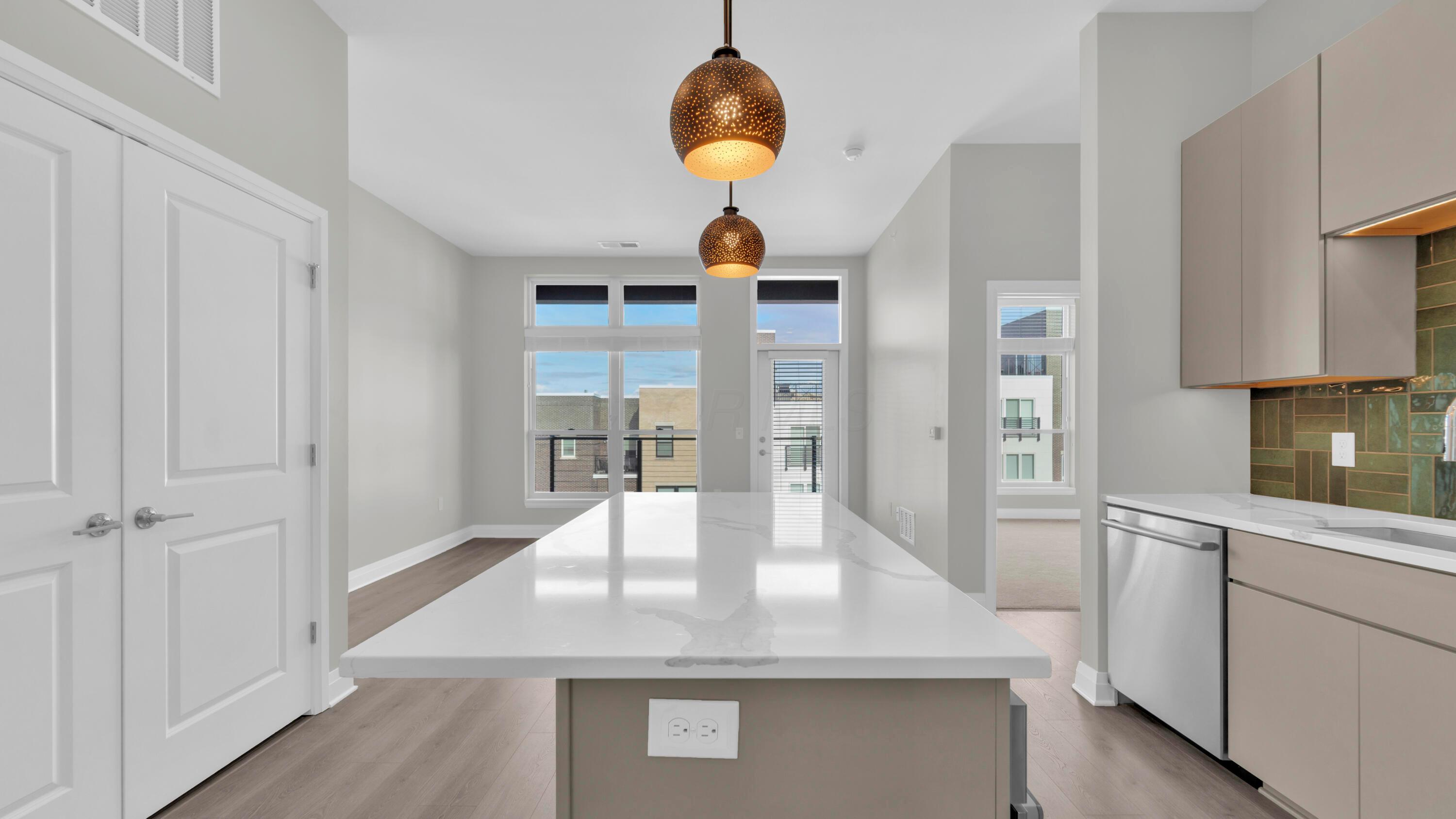 6640 Mooney Street, 412 412