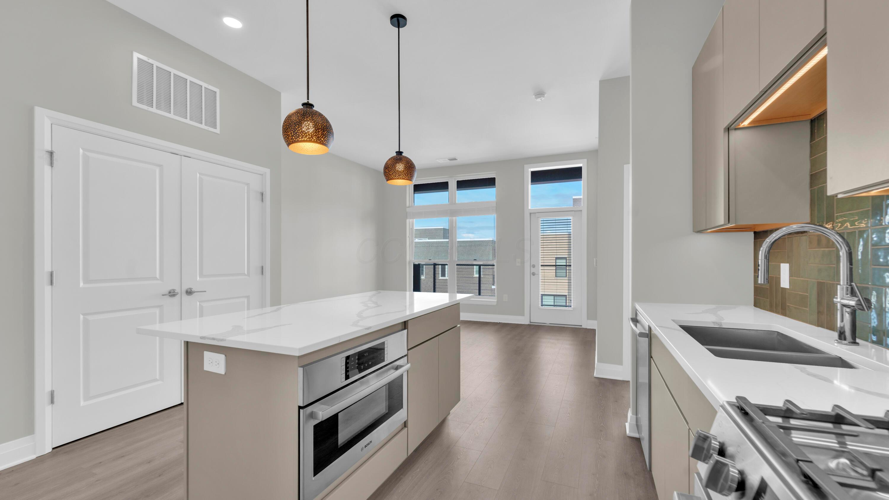 6640 Mooney Street, 412 412