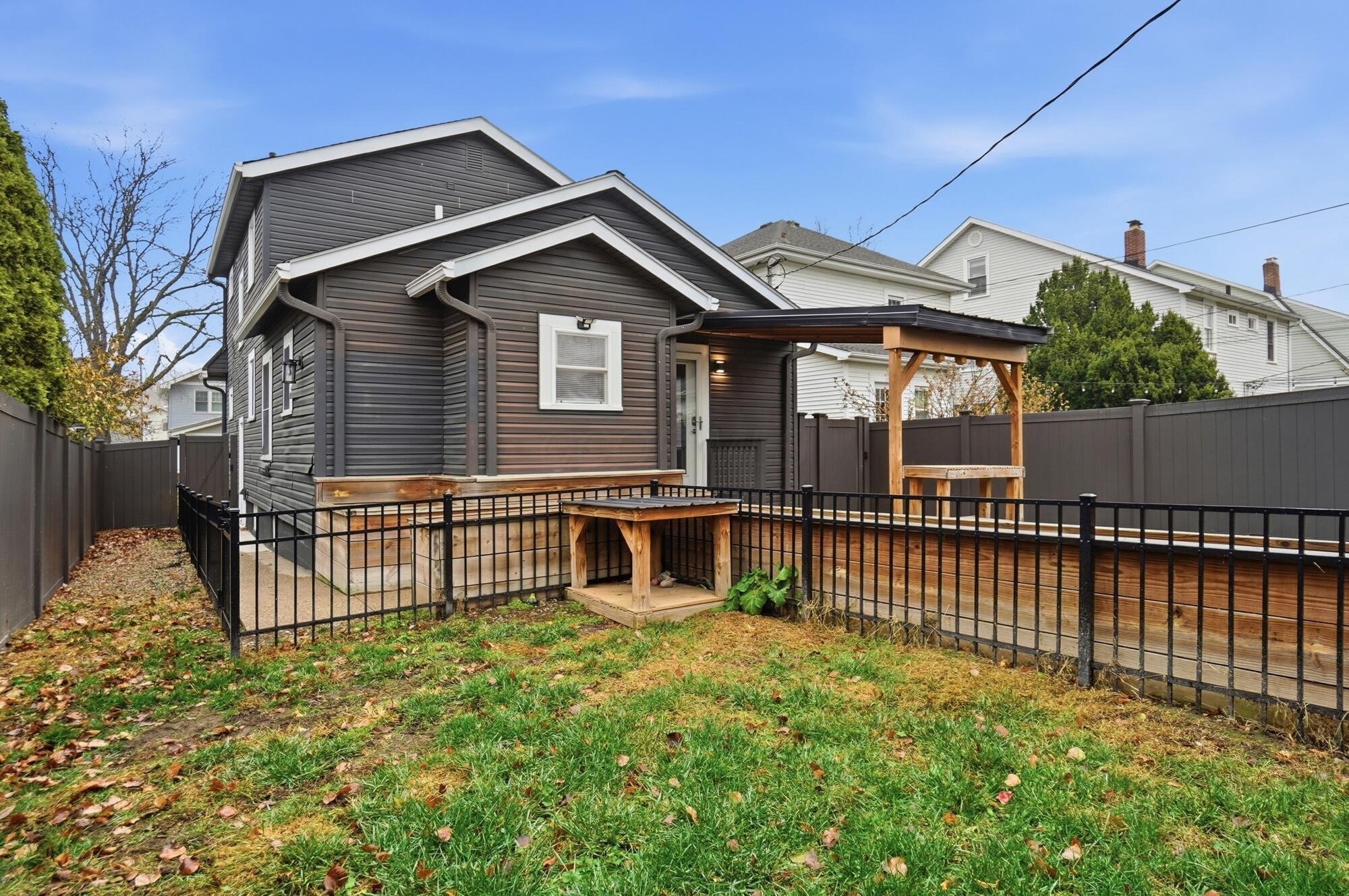 1129 Mulford Road
