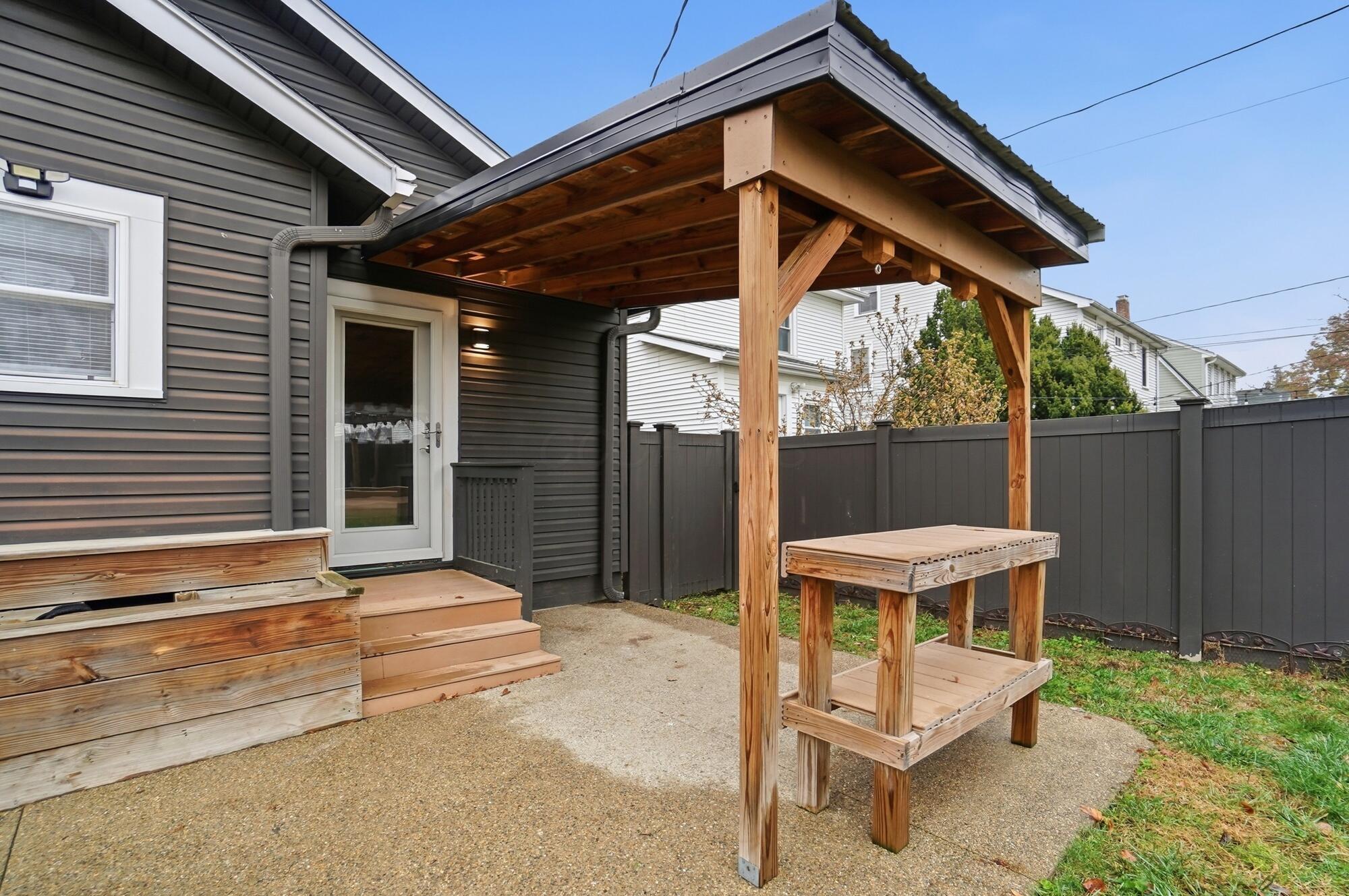 1129 Mulford Road