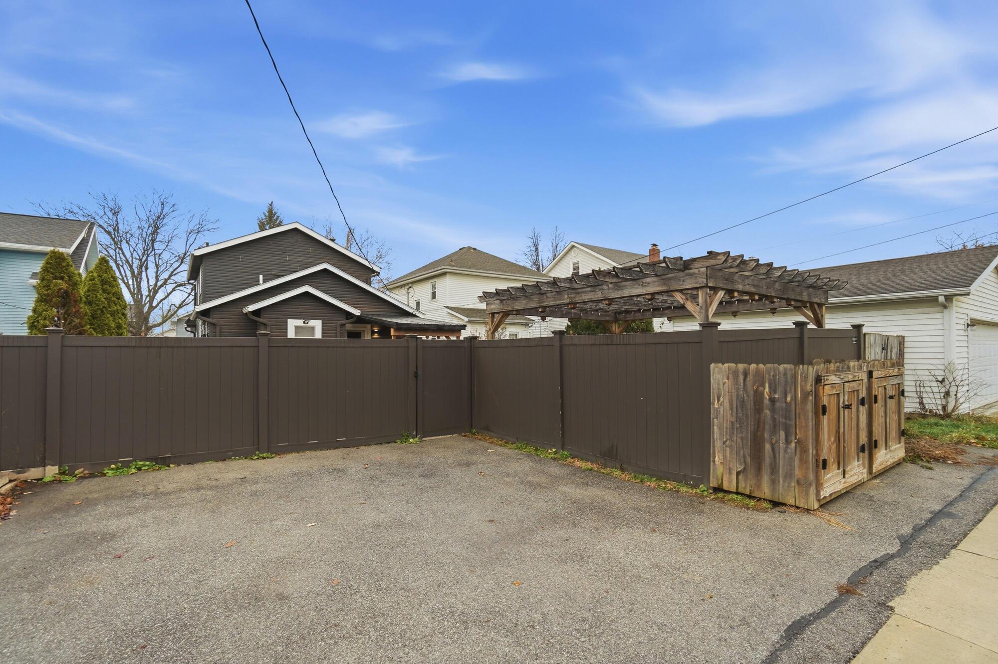 1129 Mulford Road