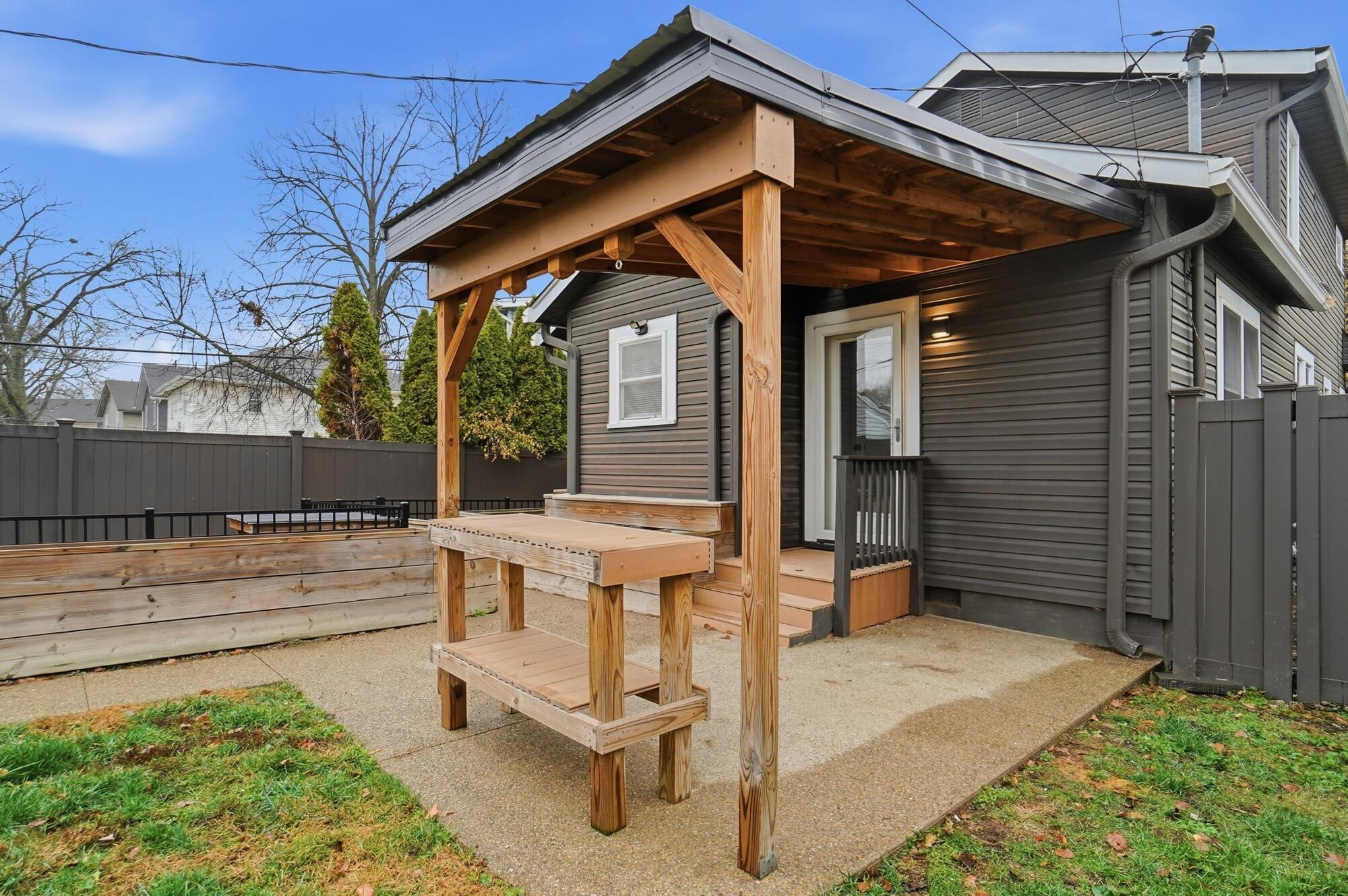 1129 Mulford Road