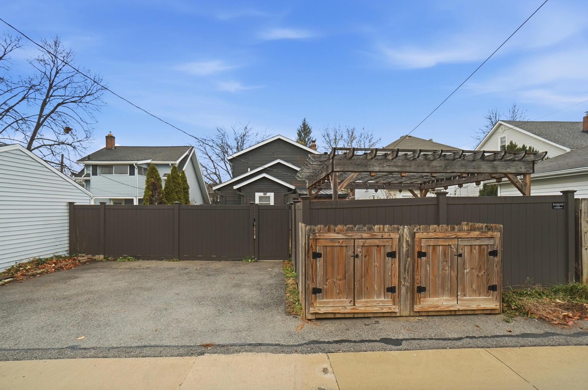 1129 Mulford Road