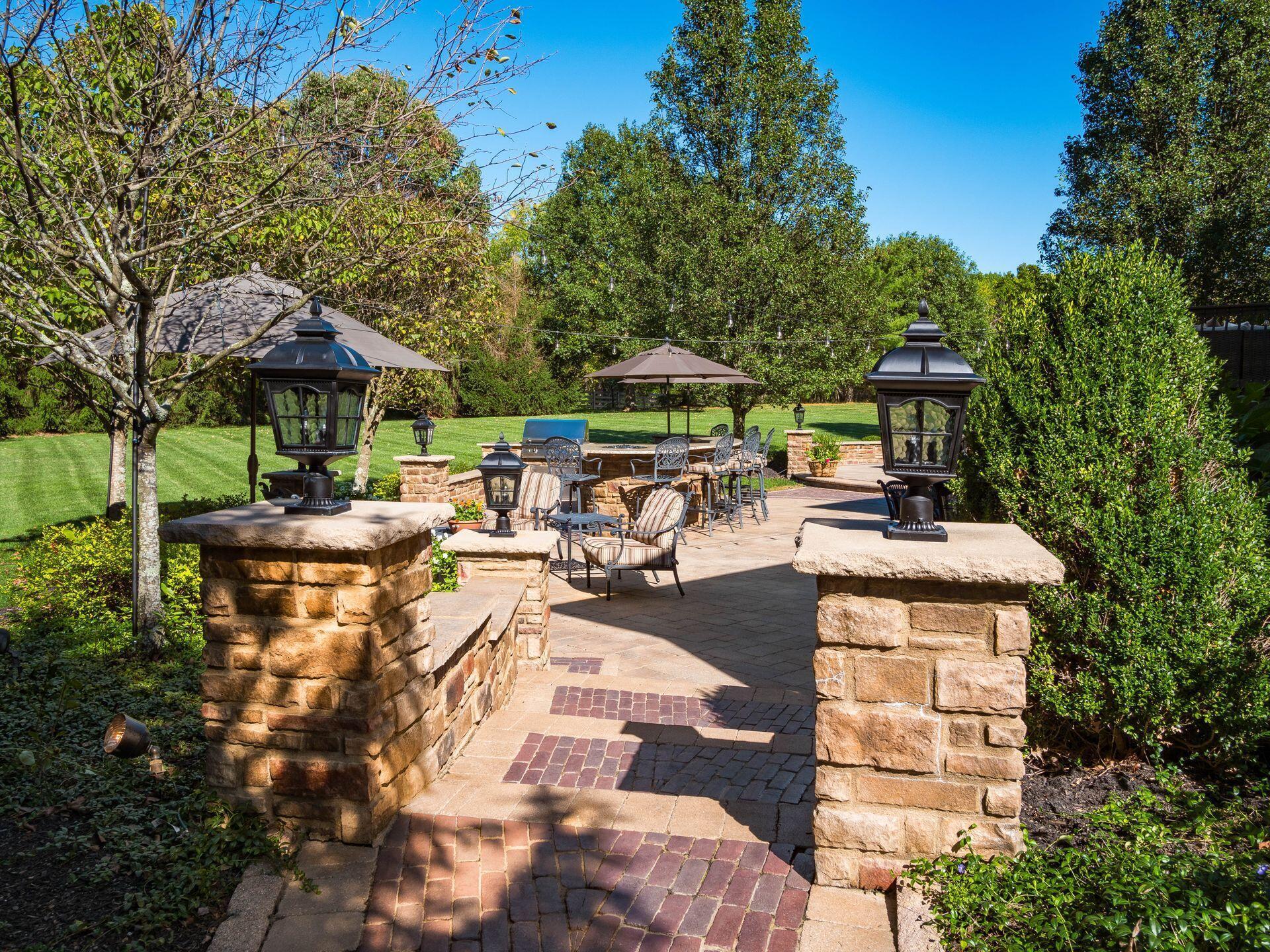 5208 Rosalind Boulevard