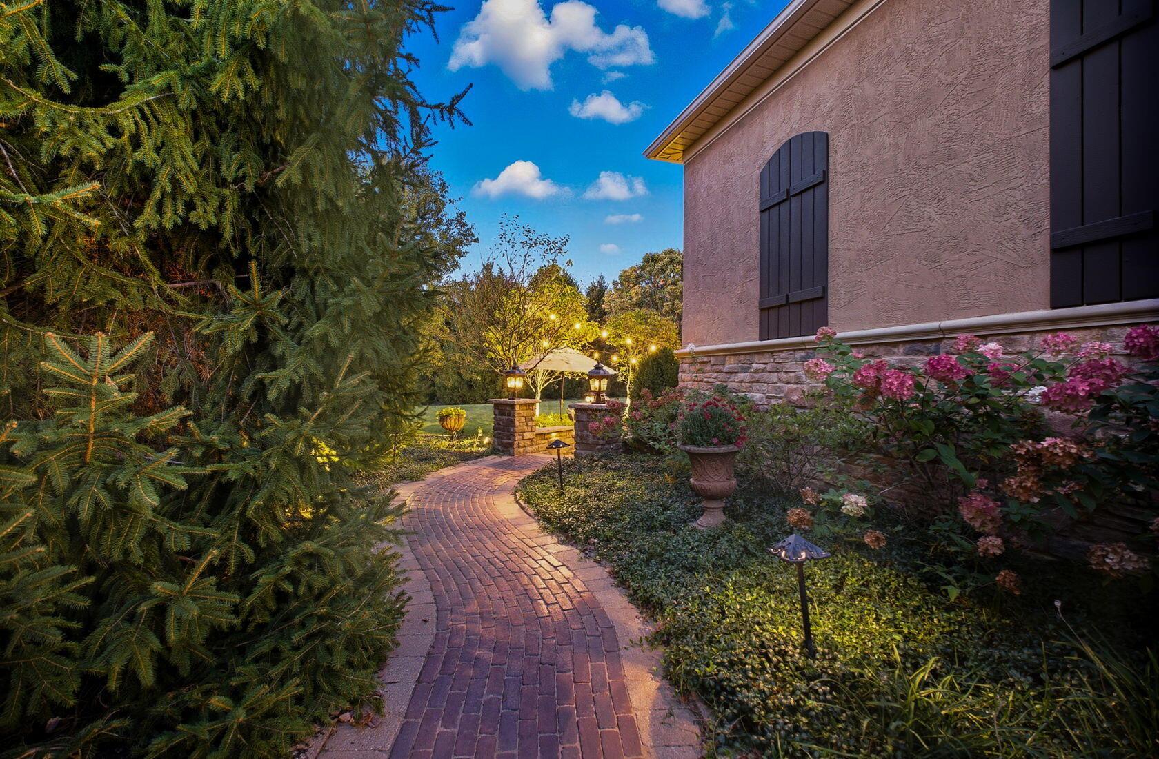 5208 Rosalind Boulevard