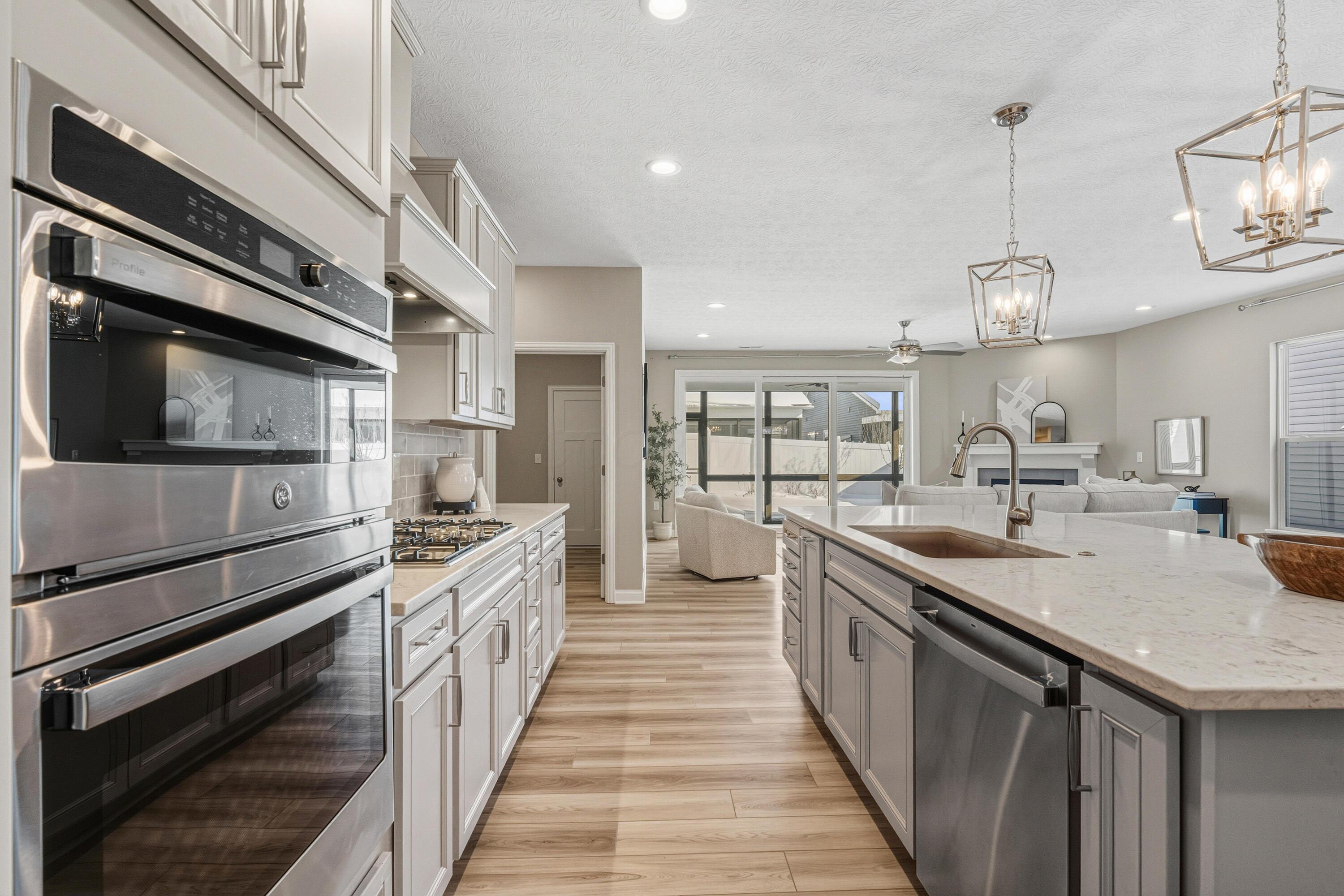 5552 Jessica Lane W