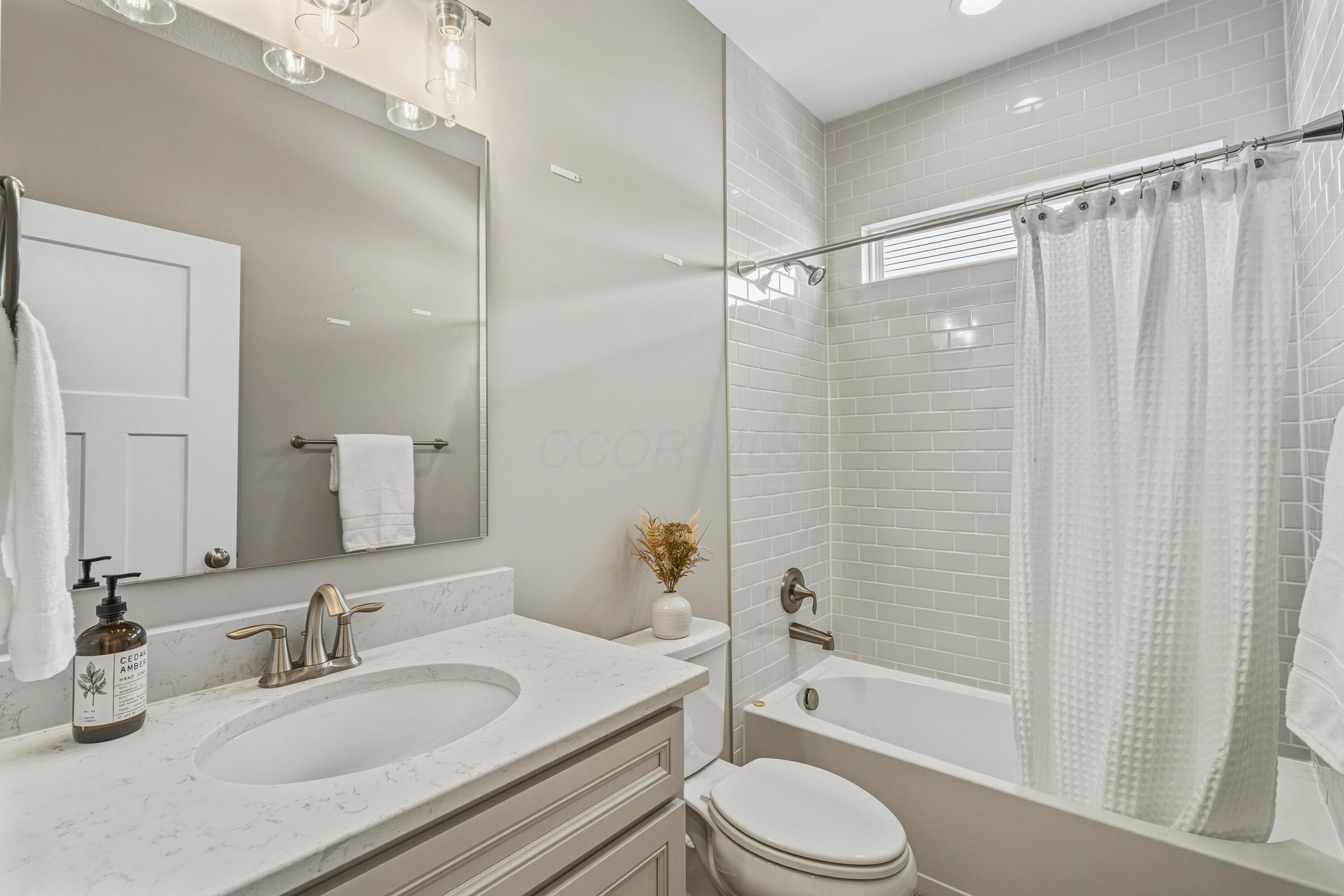 5552 Jessica Lane W