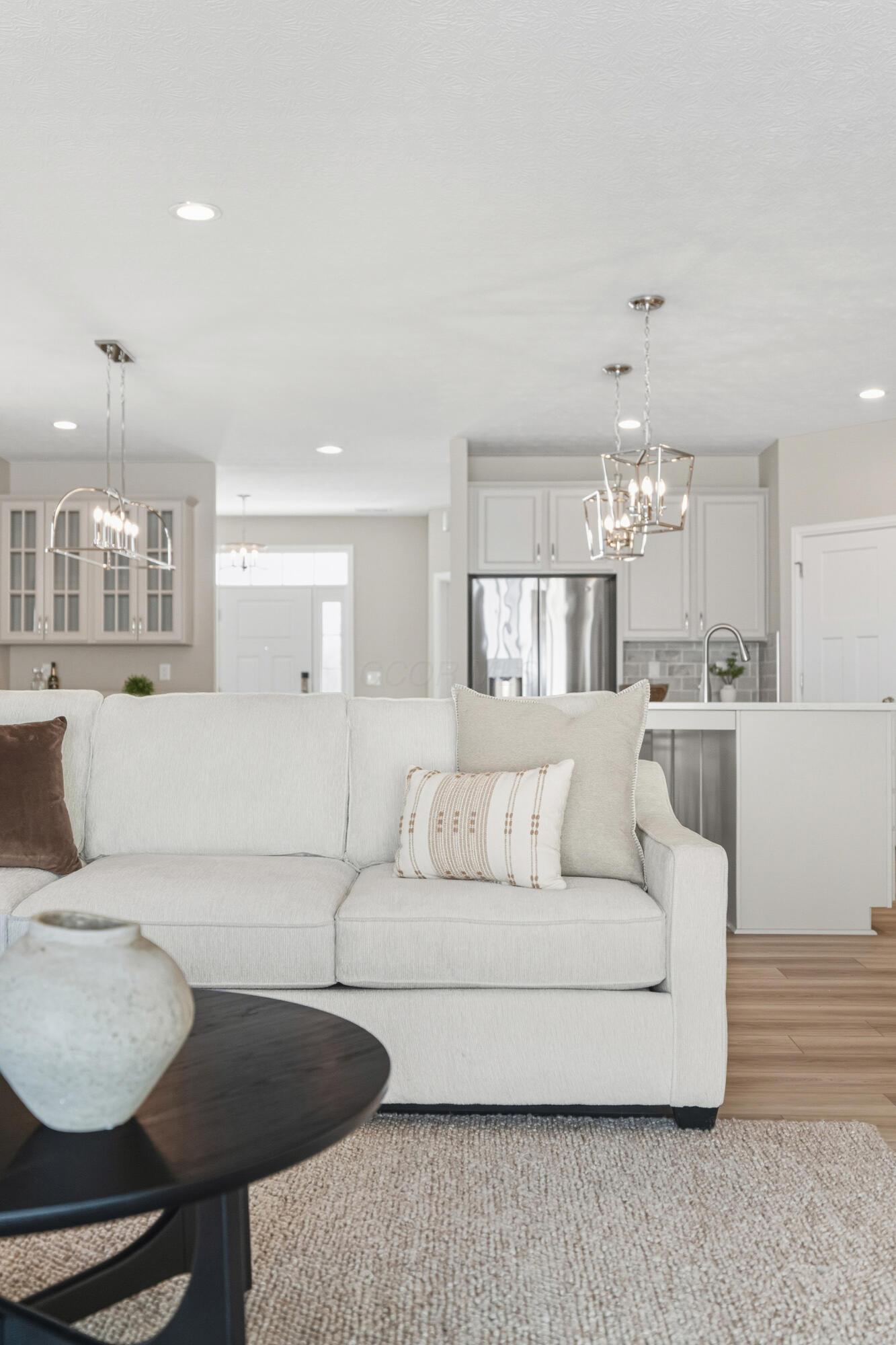 5552 Jessica Lane W