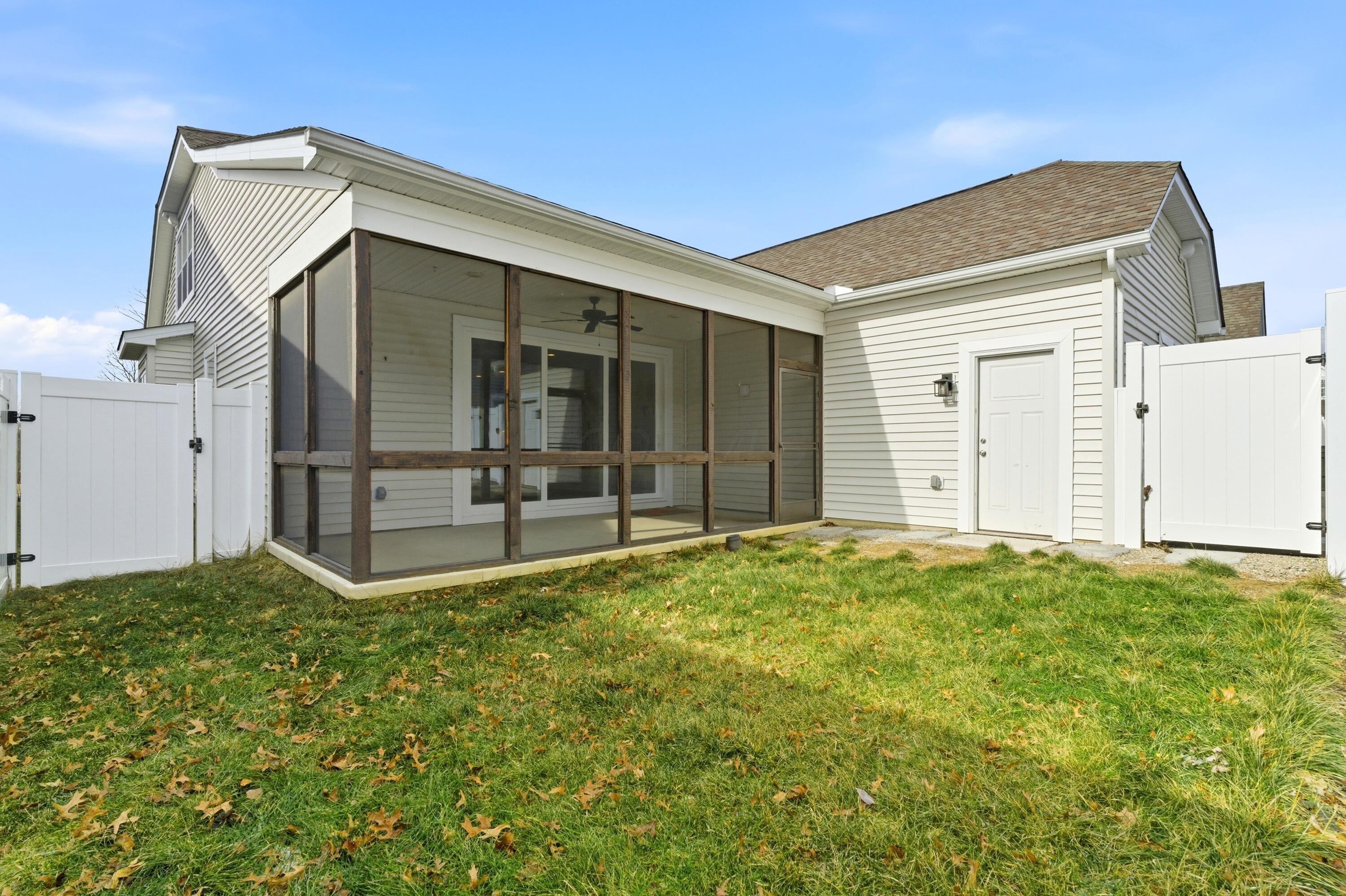 5552 Jessica Lane W