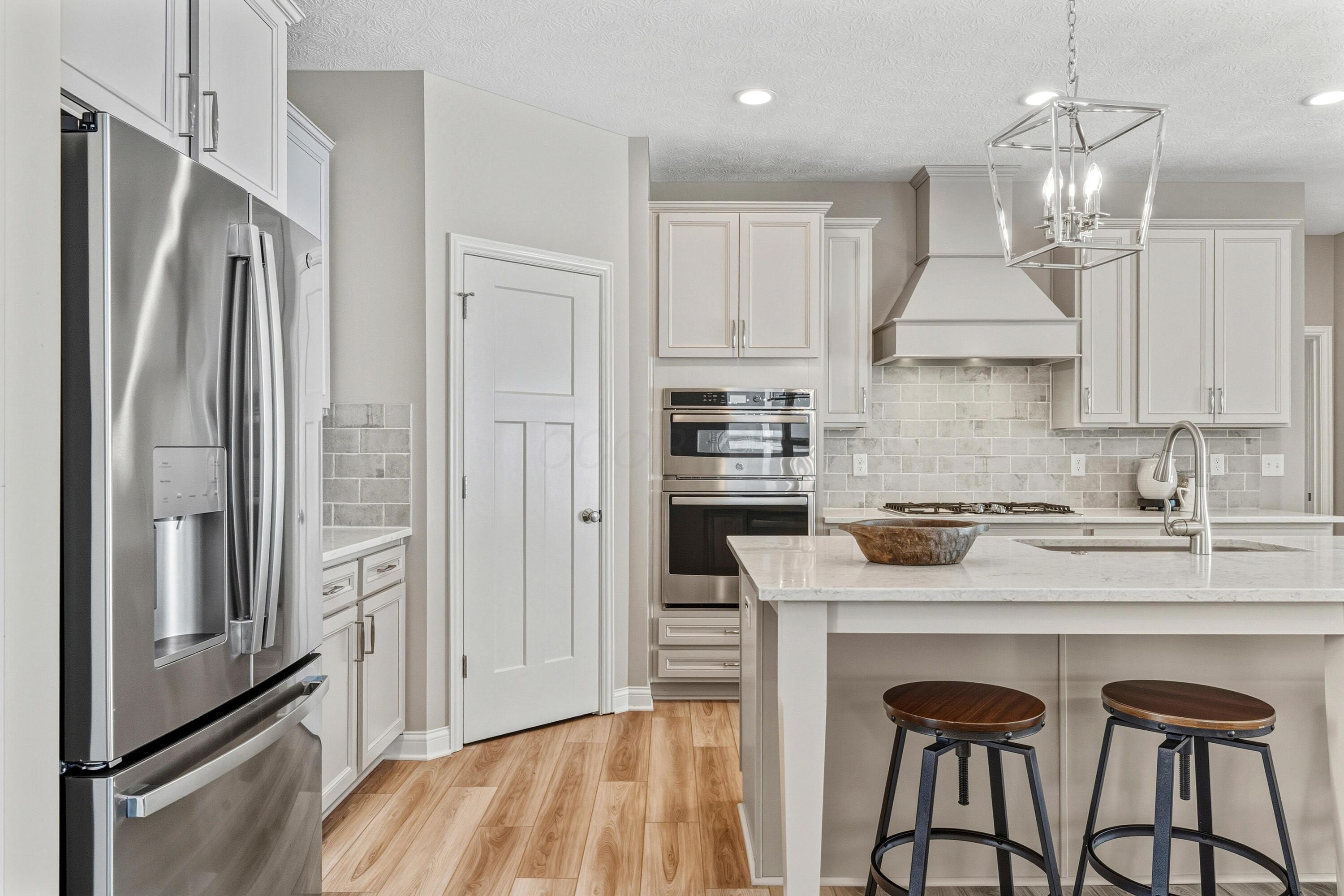 5552 Jessica Lane W
