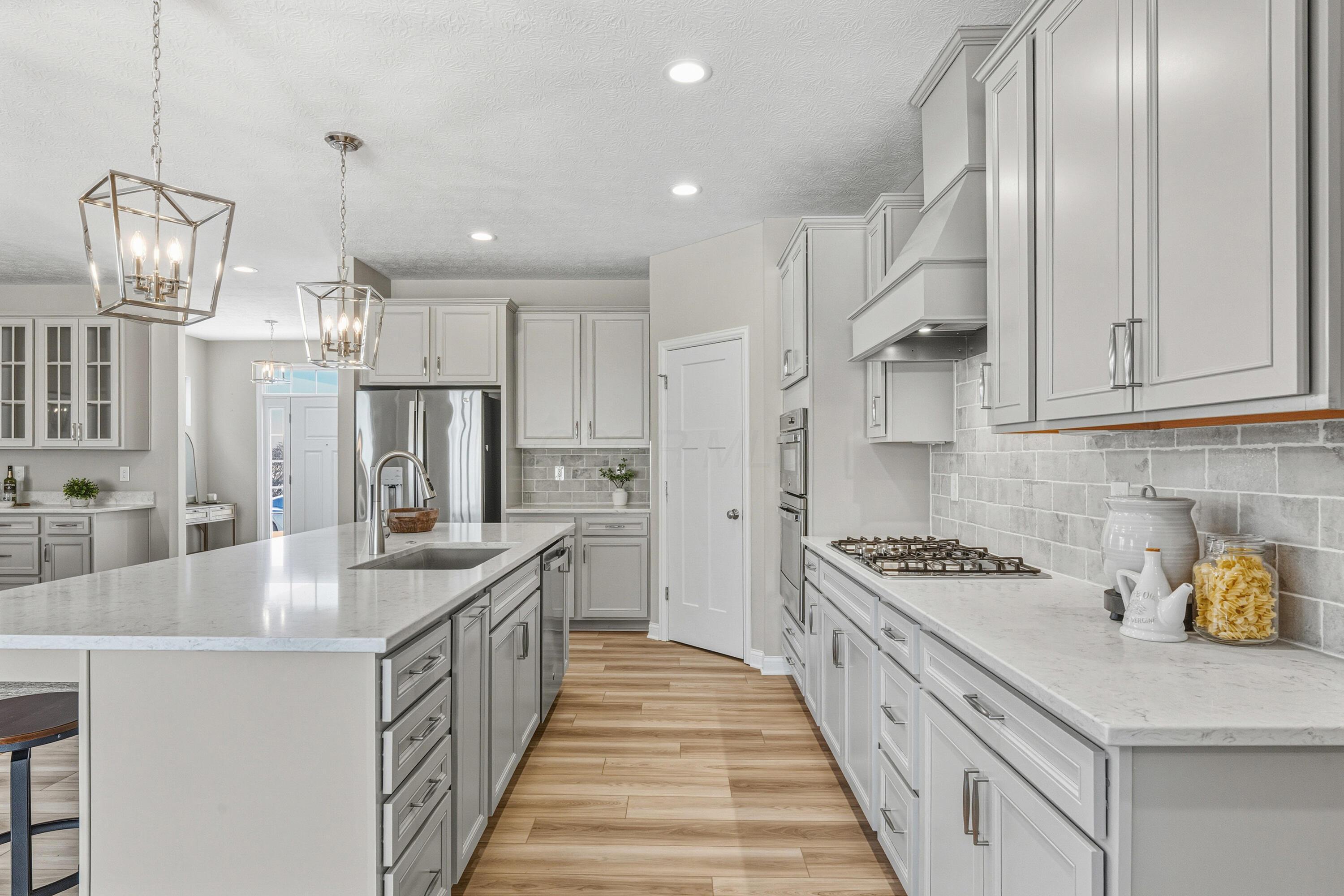 5552 Jessica Lane W