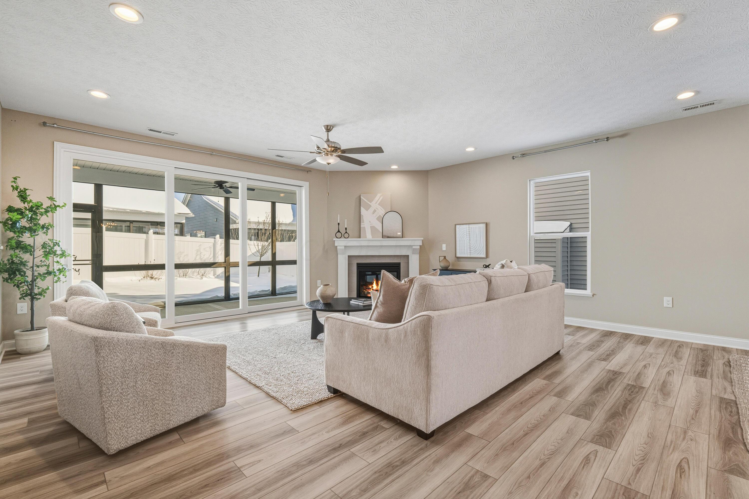 5552 Jessica Lane W