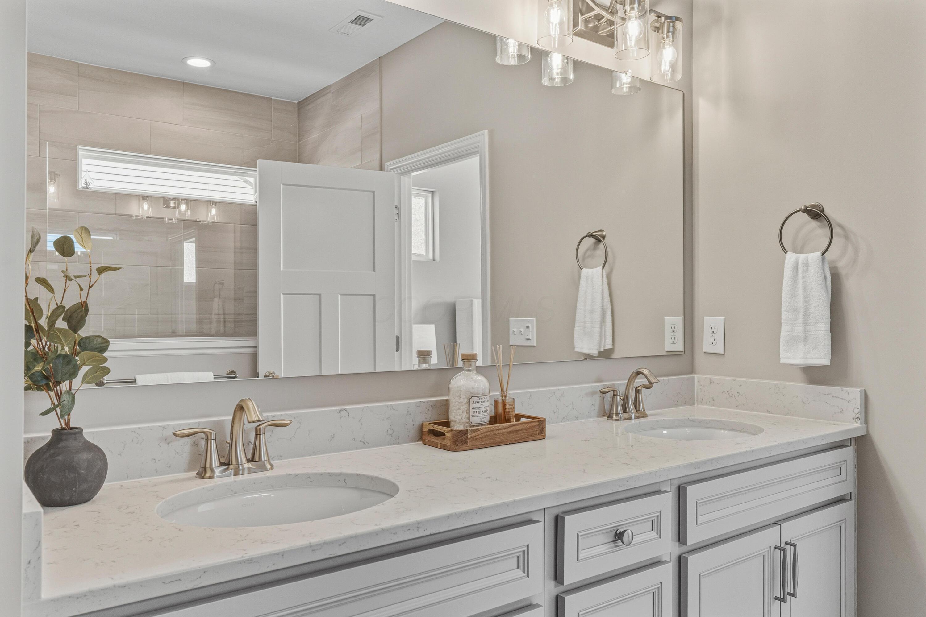 5552 Jessica Lane W