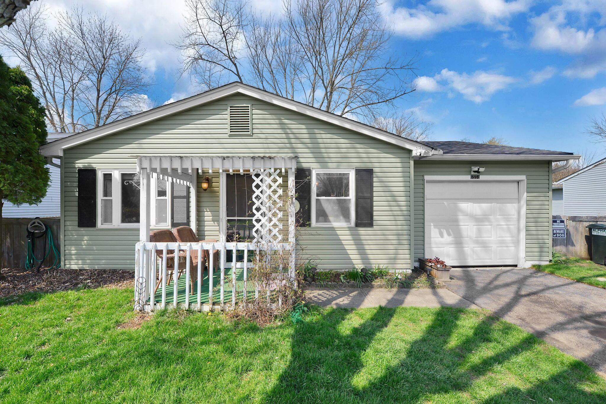 6558 Maple Way