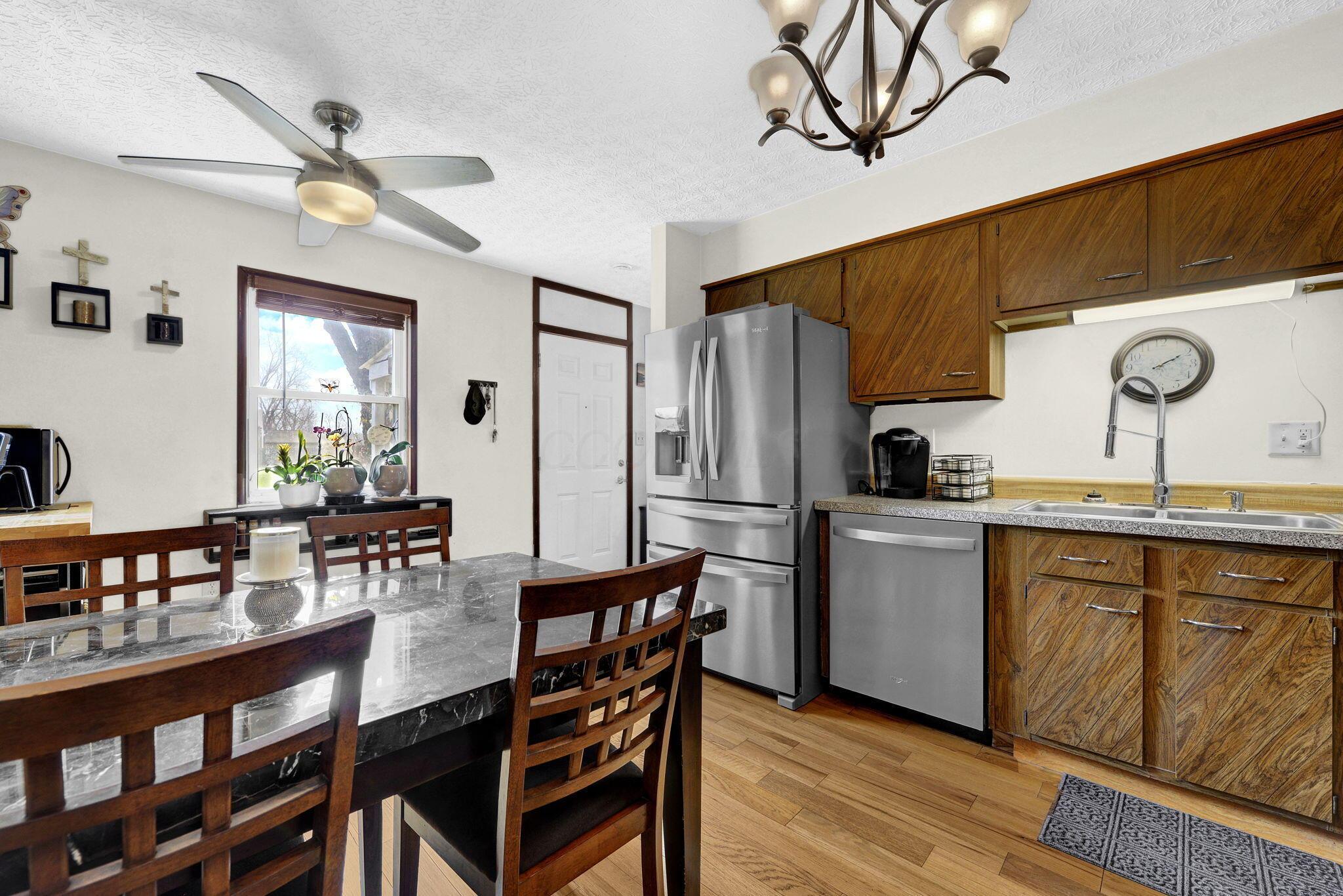6558 Maple Way