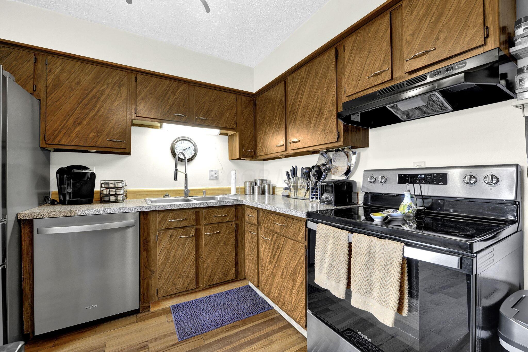 6558 Maple Way