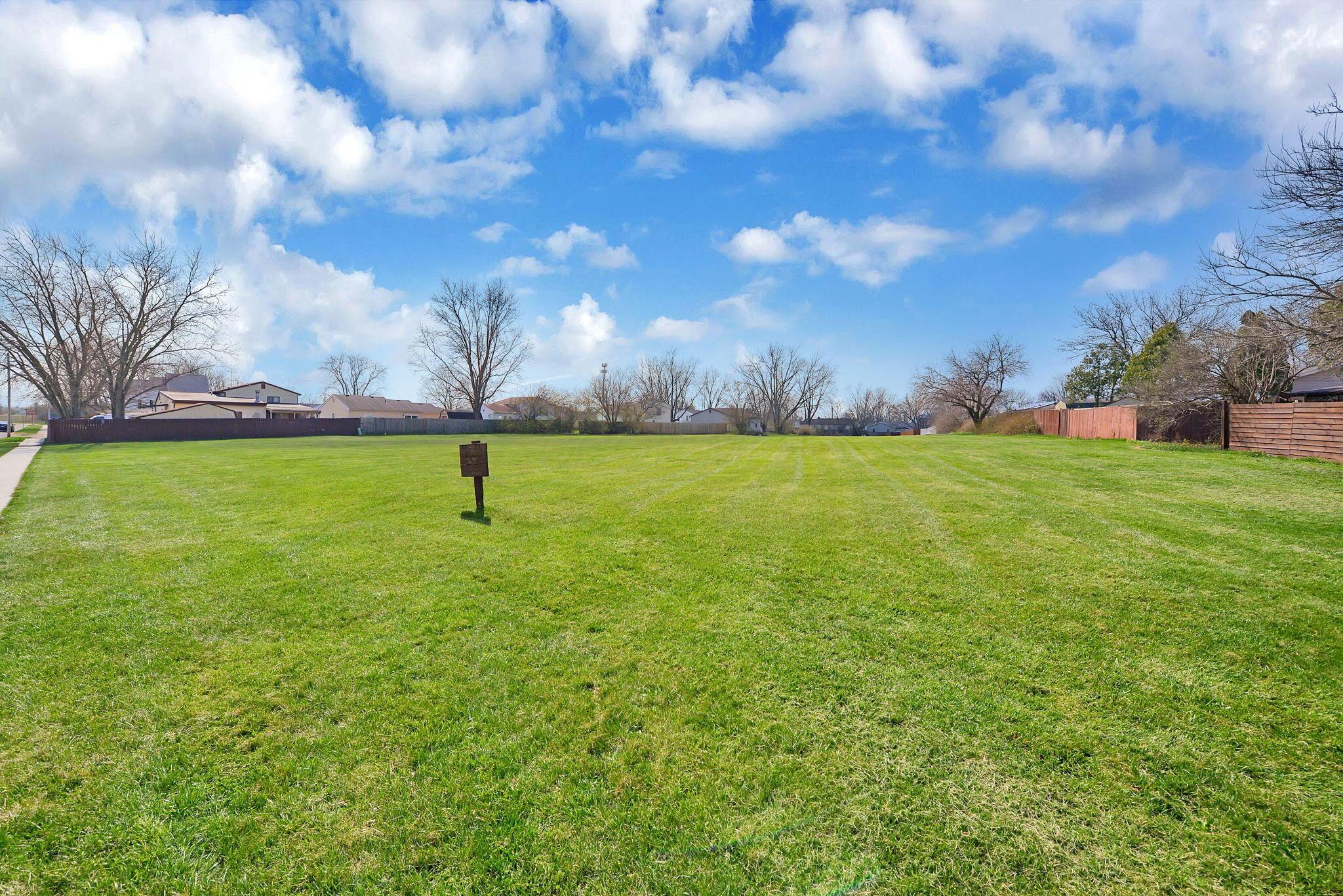 6558 Maple Way