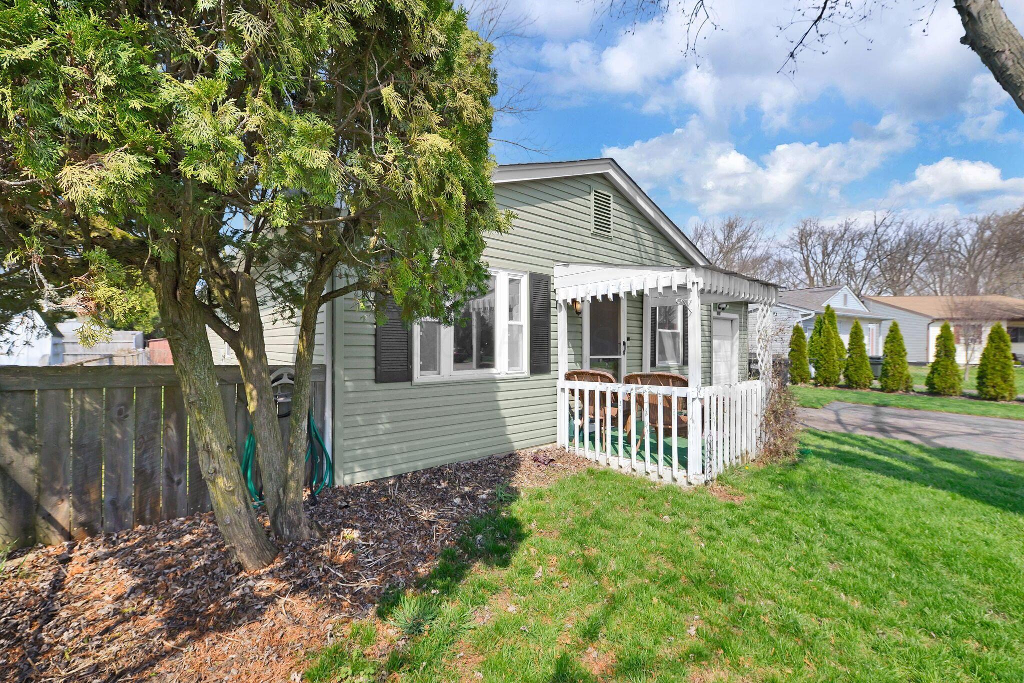 6558 Maple Way