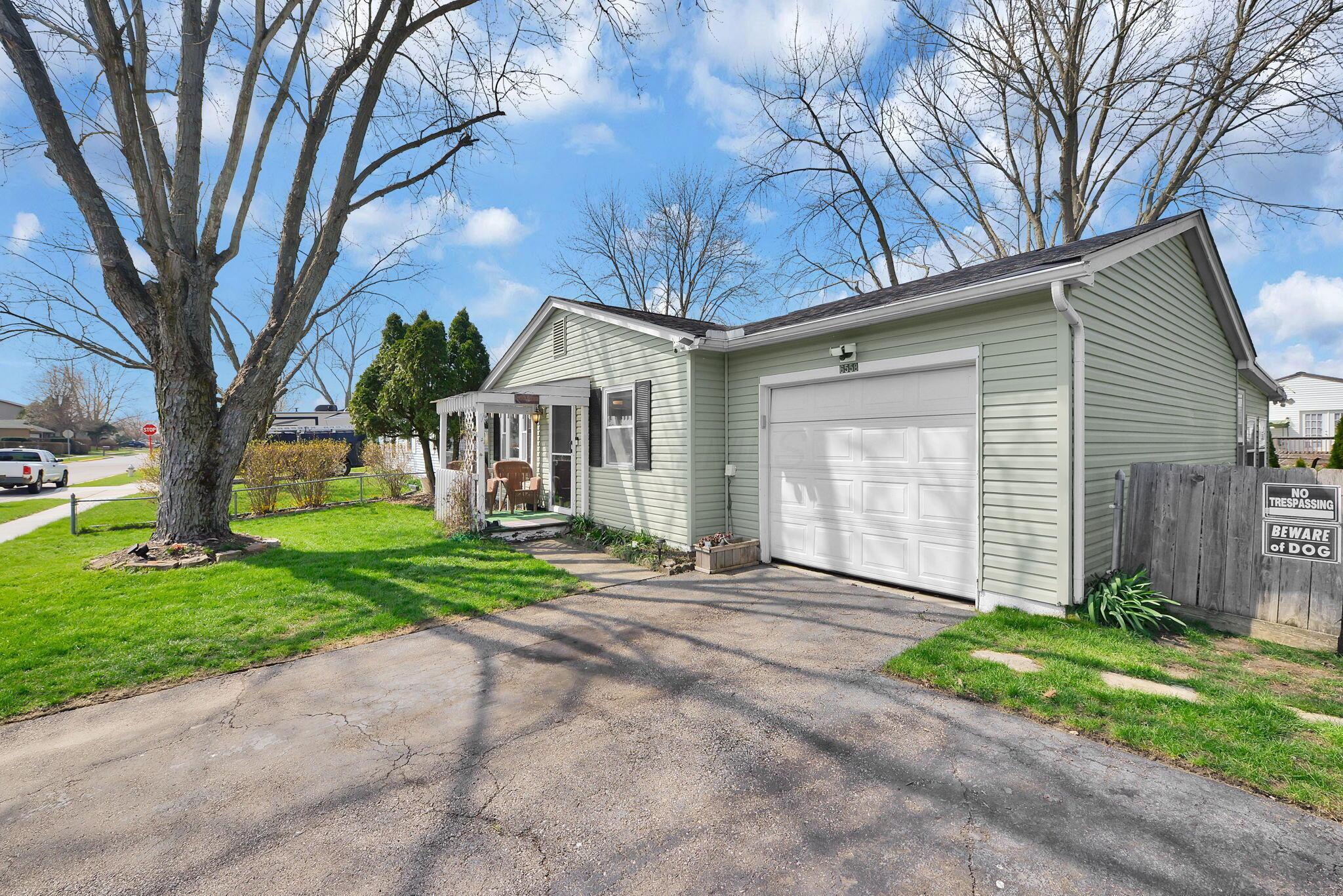 6558 Maple Way