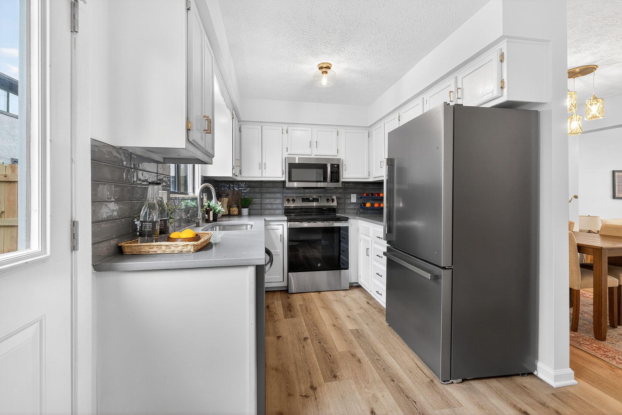 975 Hidden Acres Court, 975