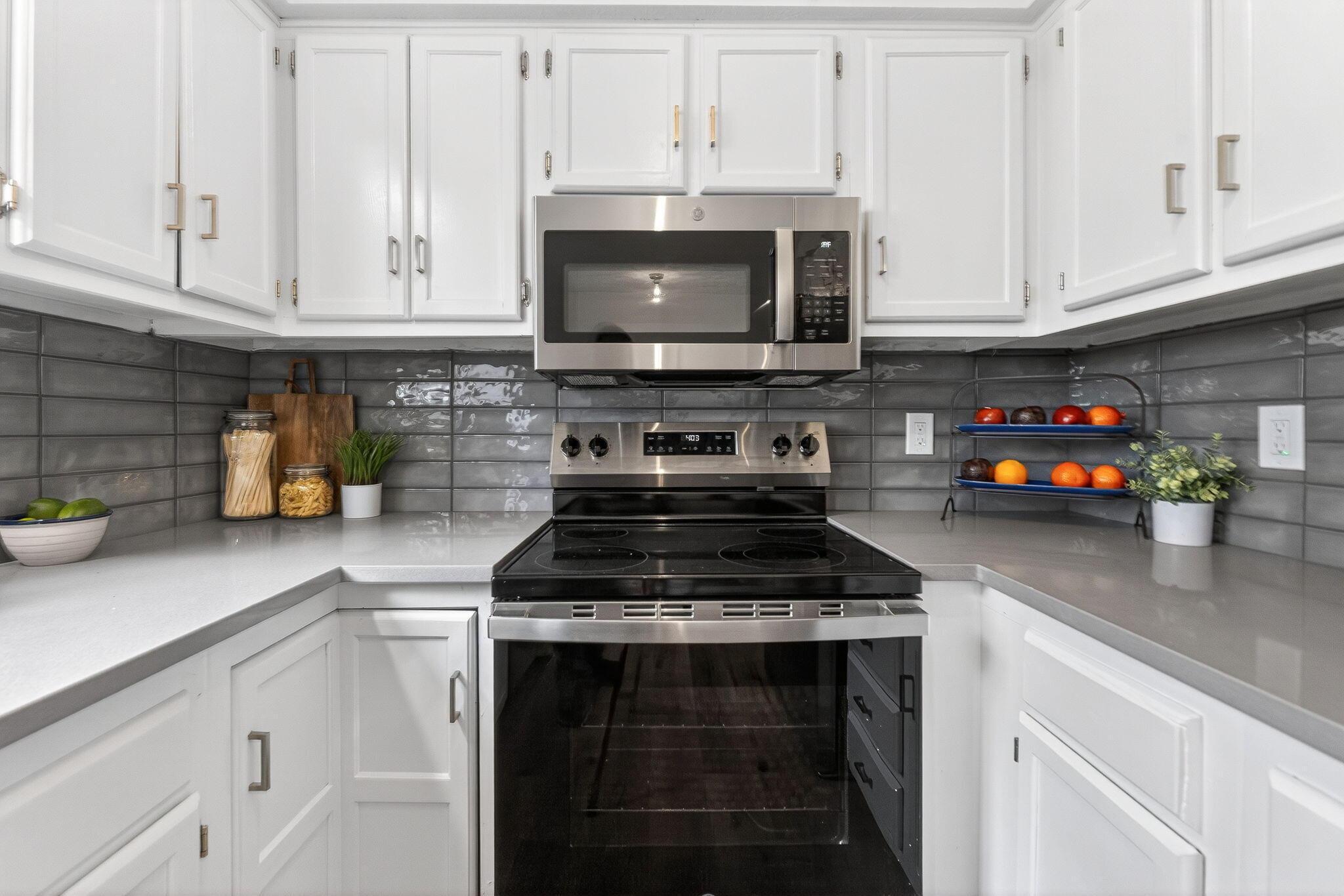 975 Hidden Acres Court, 975