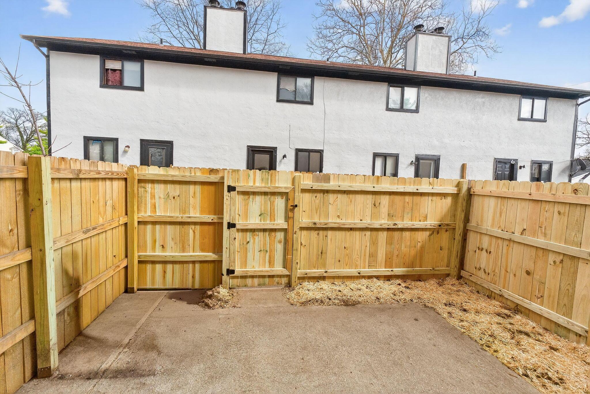 975 Hidden Acres Court, 975