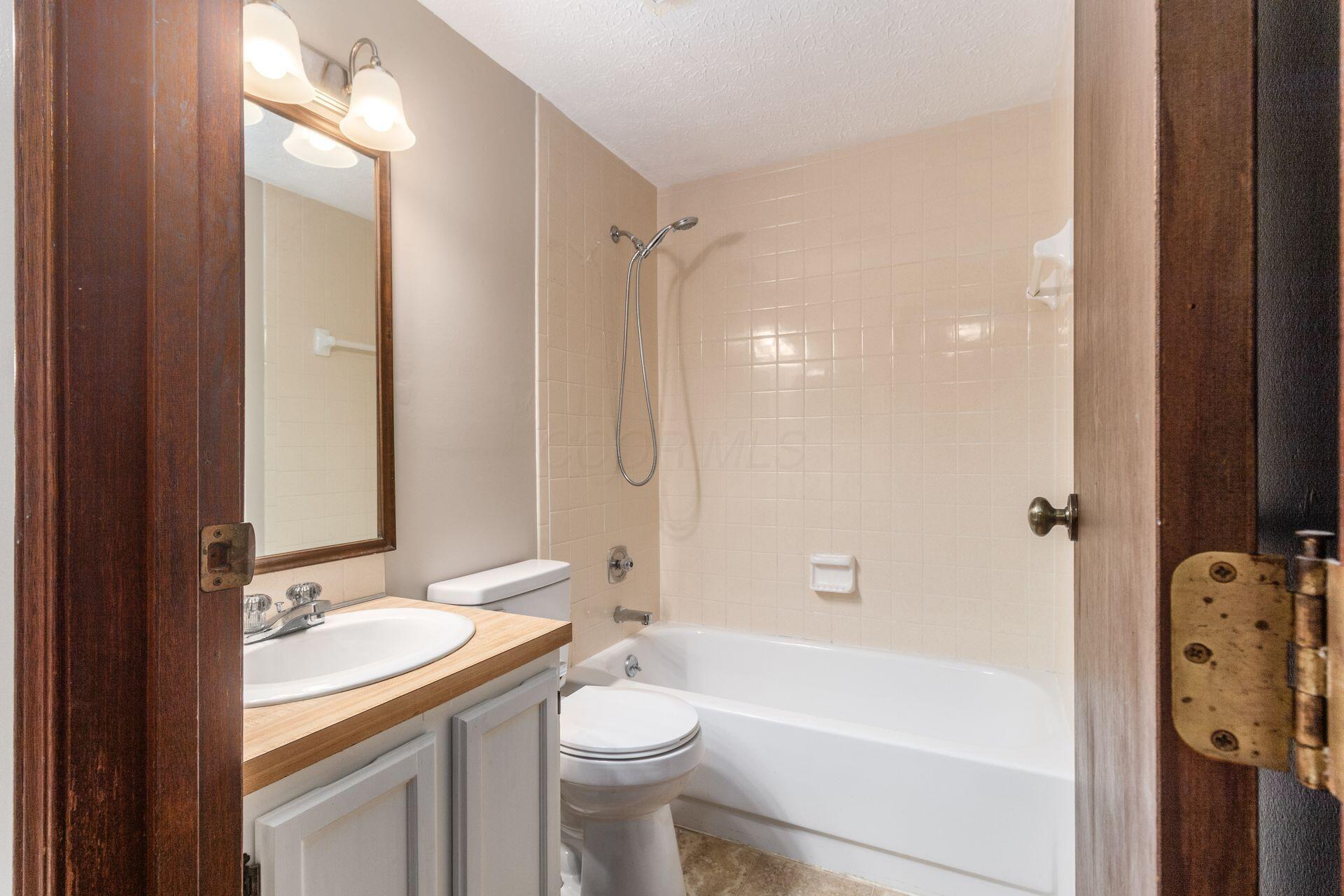 2220 Orinda Court
