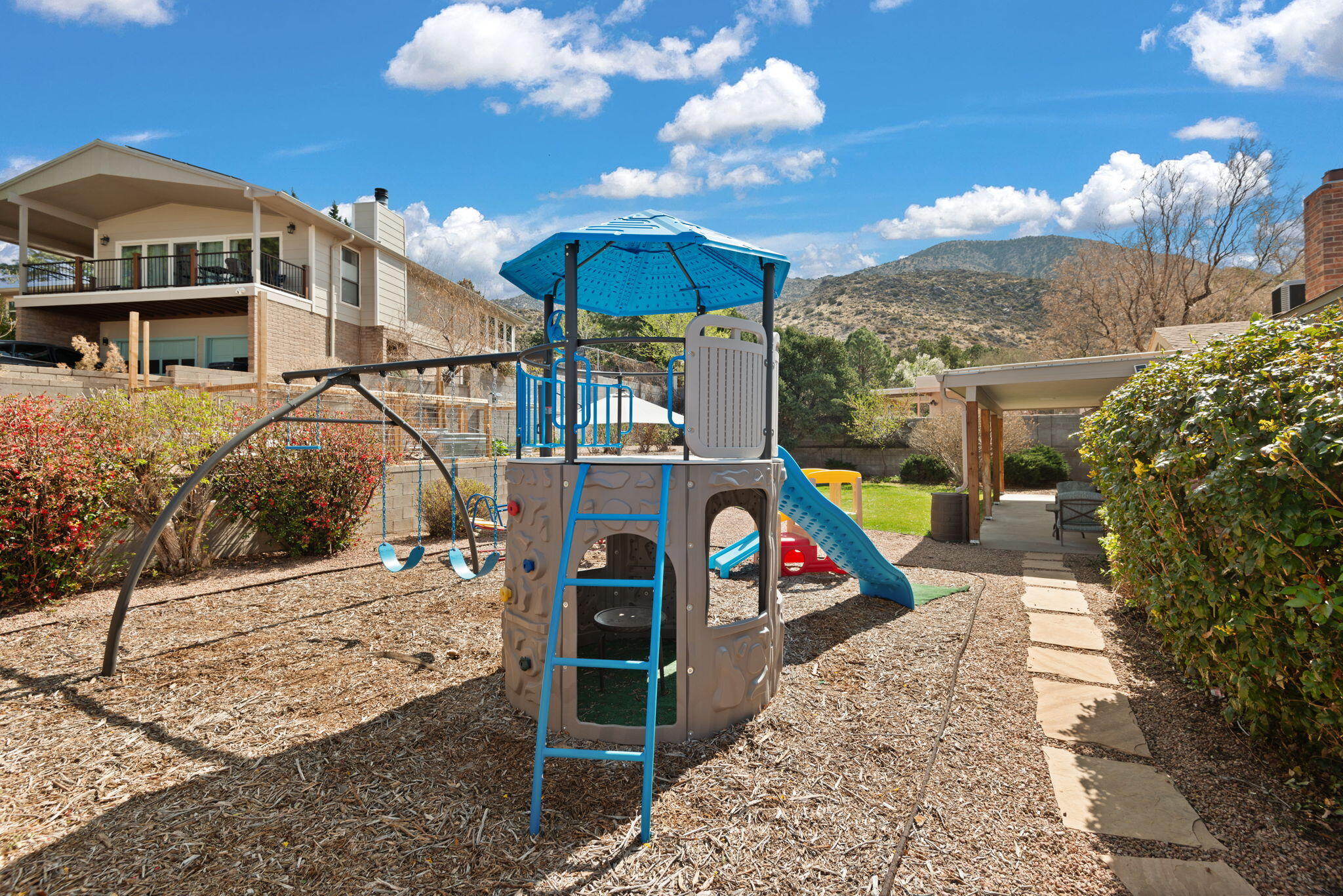 4008 CAMINO DE LA SIERRA NE