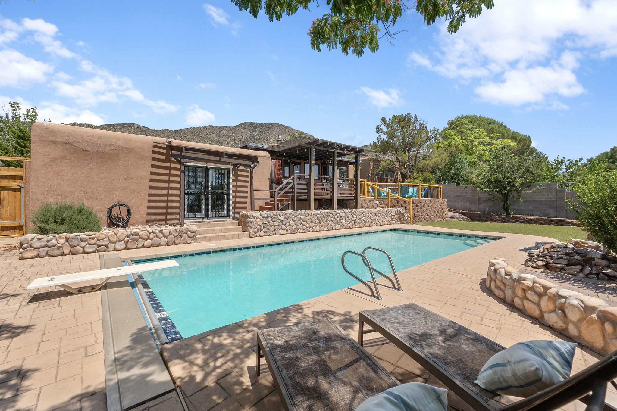 3305 EMBUDITO Drive NE