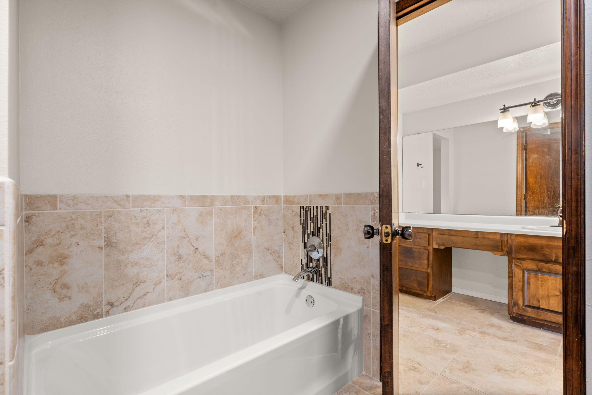 3108 DALLAS Street NE