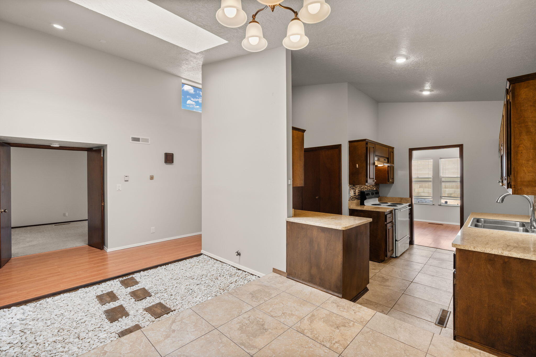 3108 DALLAS Street NE